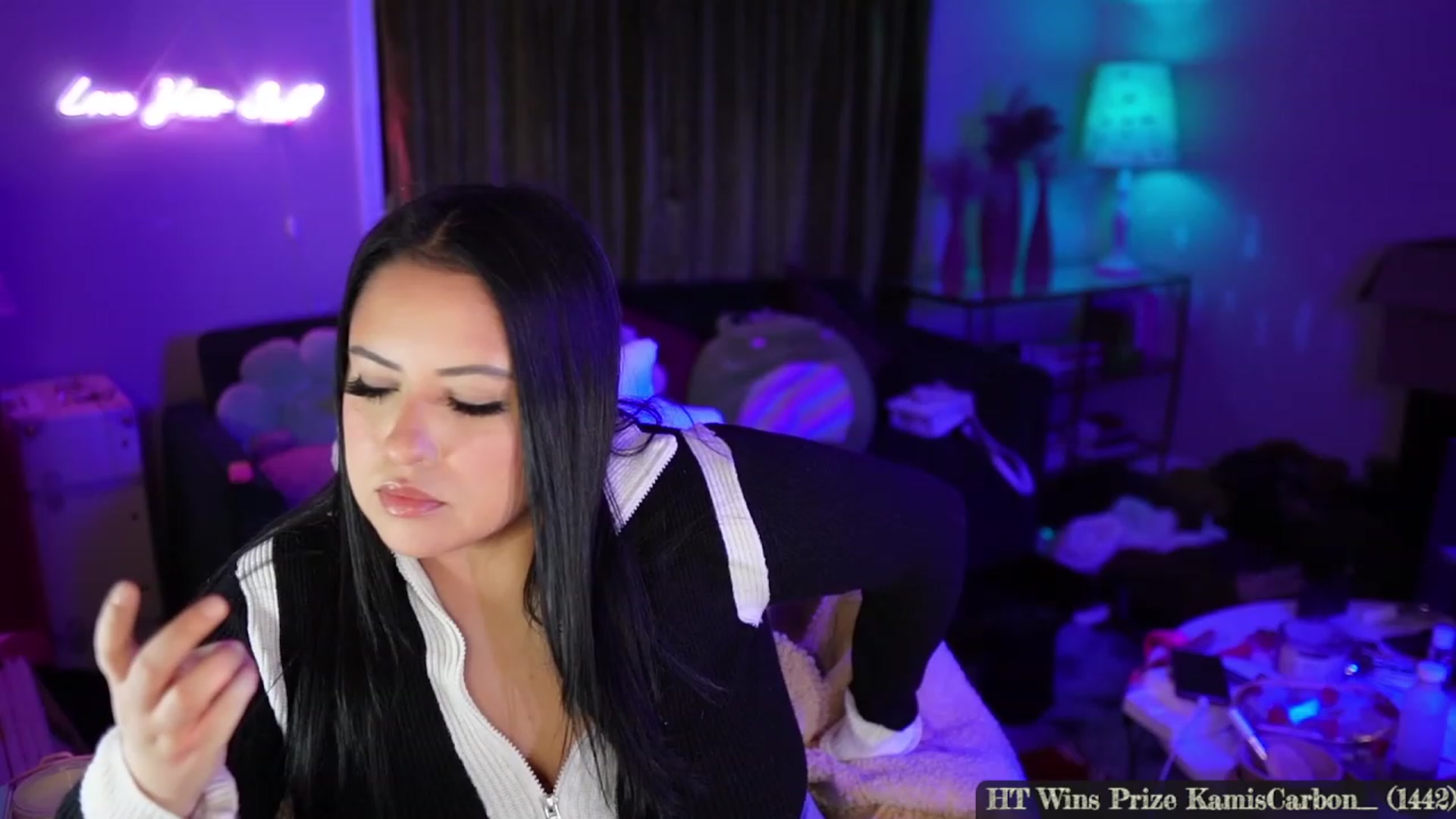 Gallery image thumbnail from Kamila__'s myfreecams stream on, 11/26/2023, 24:37 image 16 of 20