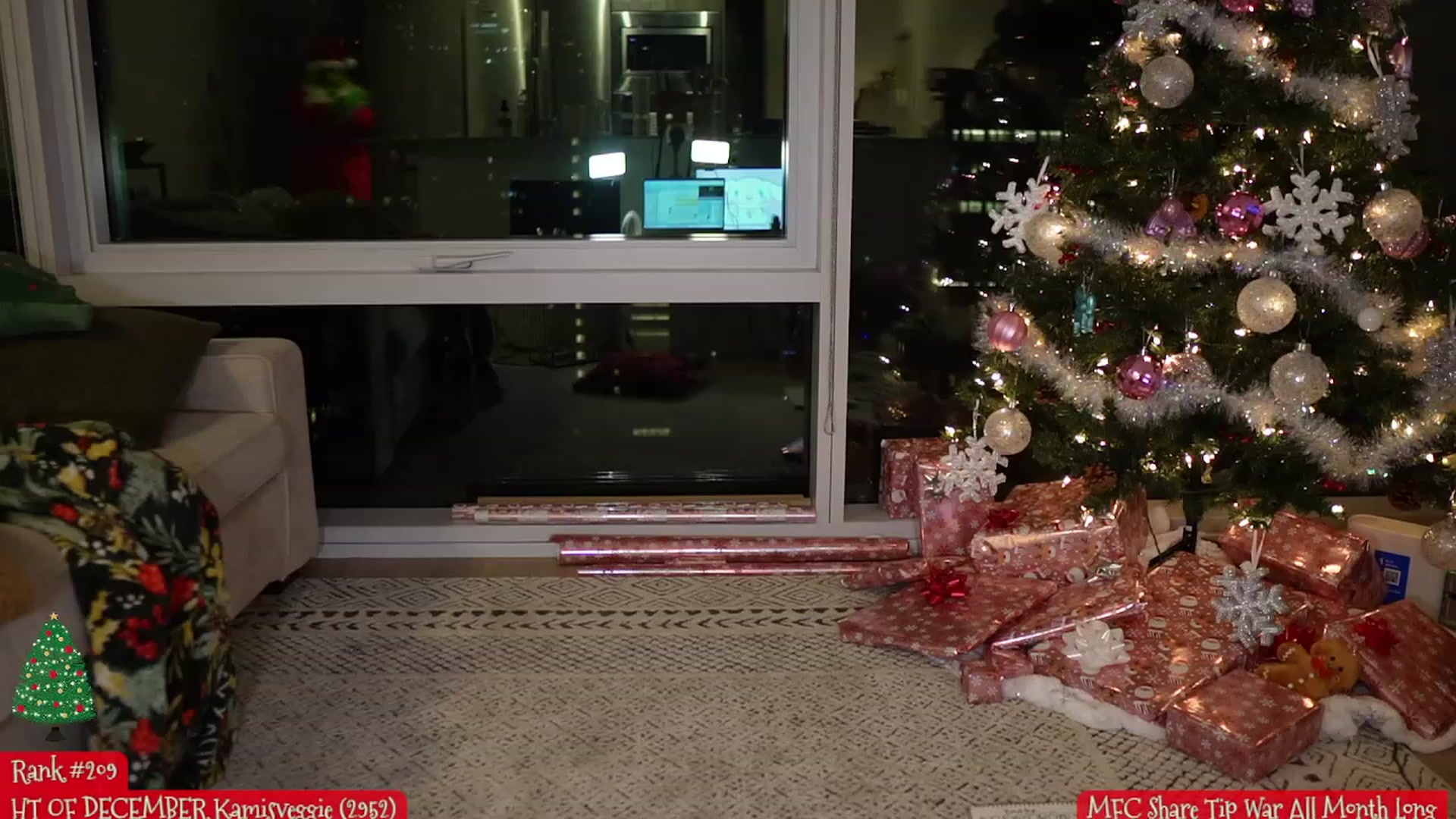 Gallery image thumbnail from Kamila__'s myfreecams stream on, 12/17/2023, 06:10 image 6 of 20