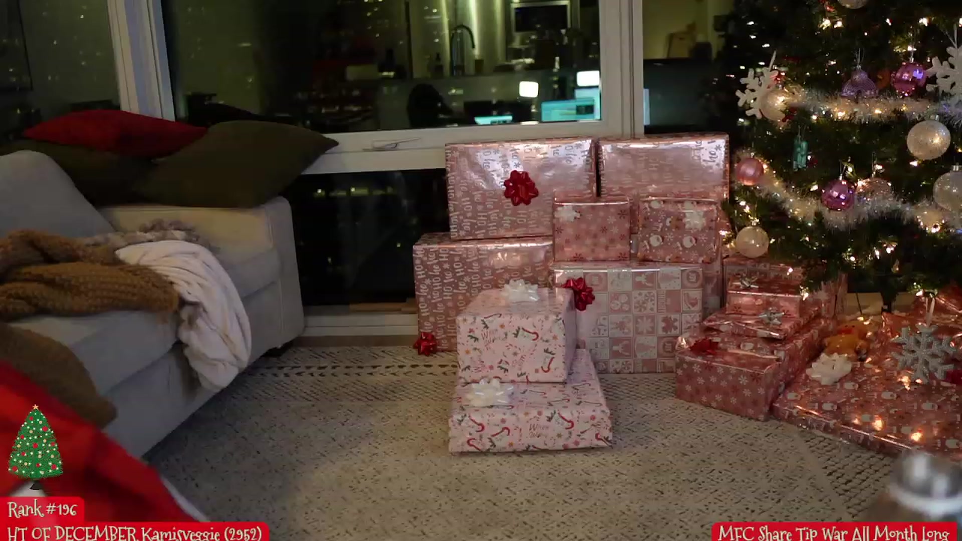 Gallery image thumbnail from Kamila__'s myfreecams stream on, 12/20/2023, 24:02 image 14 of 20