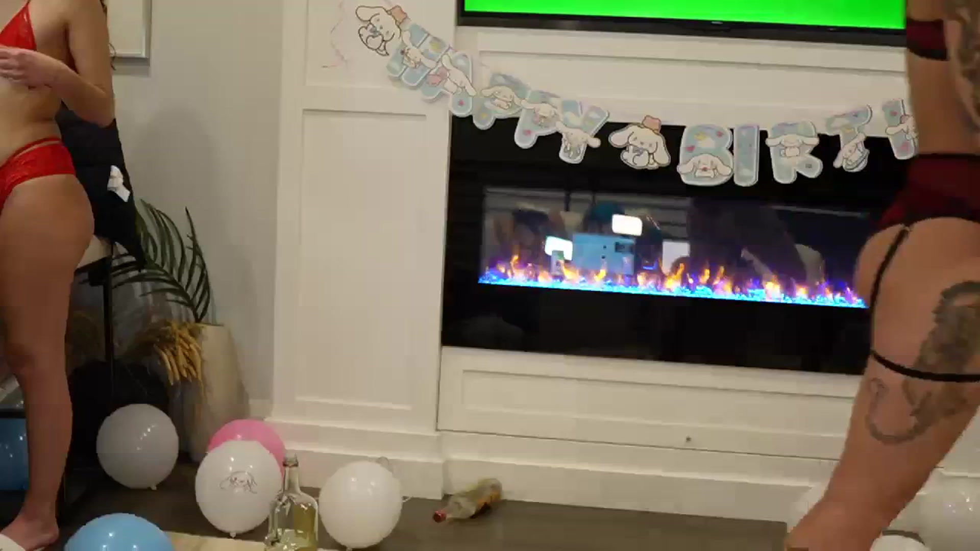 Gallery image thumbnail from Kamila__'s myfreecams stream on, 02/25/2024, 03:04 image 1 of 20