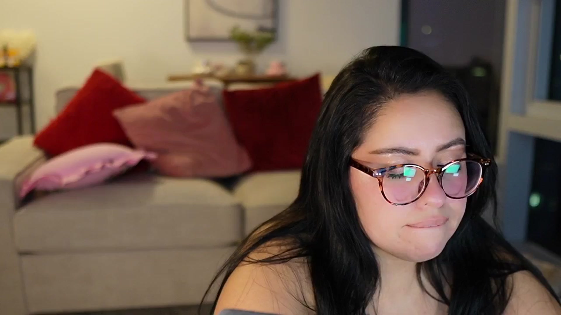 Gallery image thumbnail from Kamila__'s myfreecams stream on, 03/01/2024, 08:12 image 5 of 20