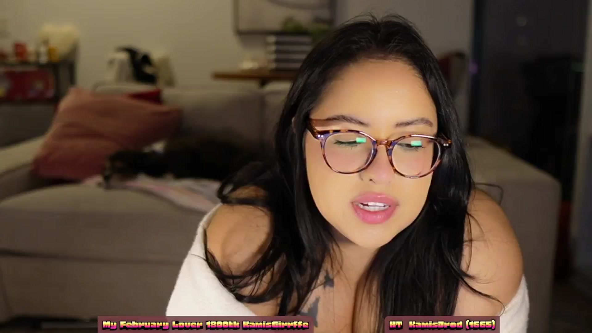 Gallery image thumbnail from Kamila__'s myfreecams stream on, 03/05/2024, 05:43 image 10 of 20