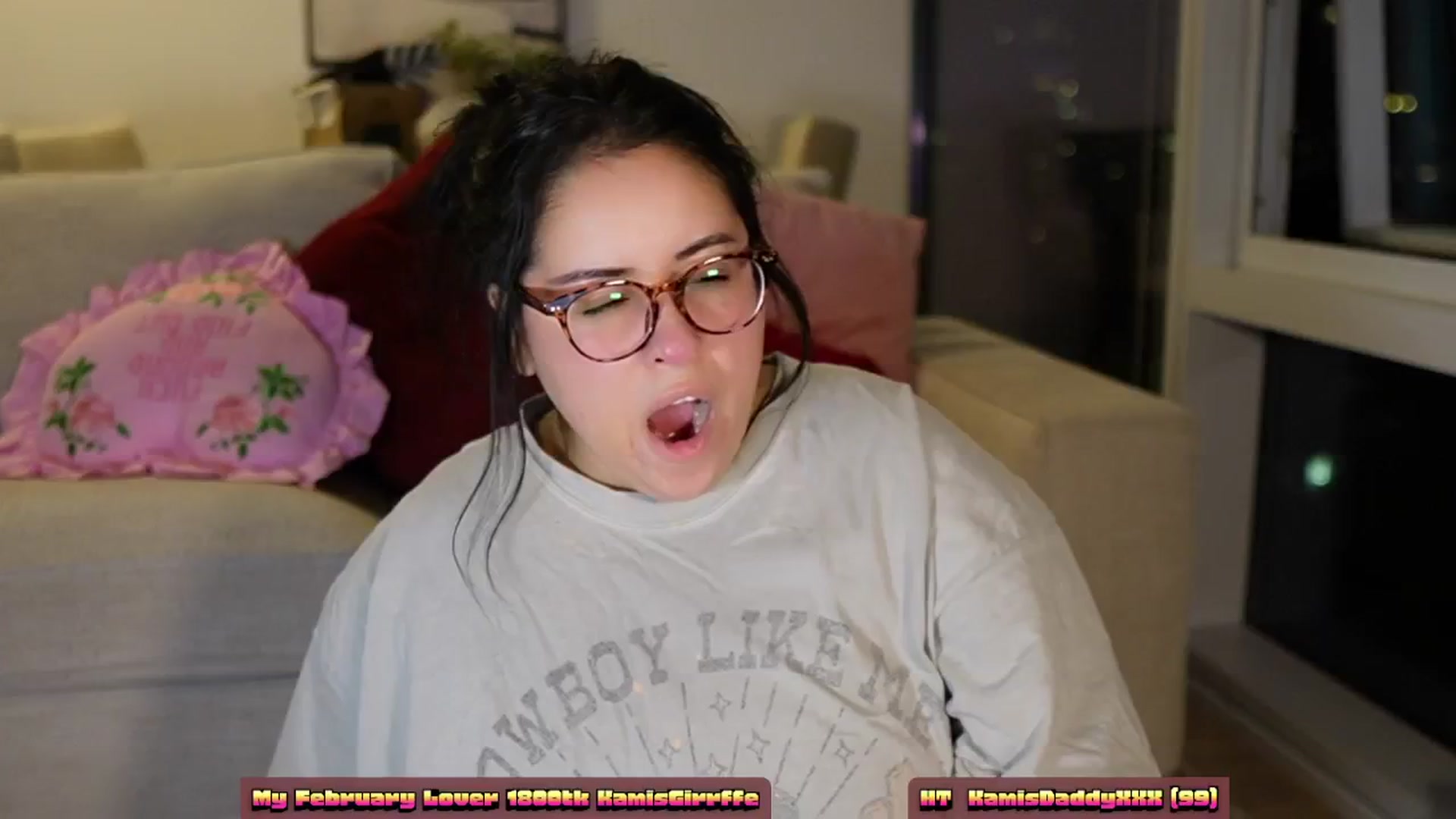 Gallery image thumbnail from Kamila__'s myfreecams stream on, 03/07/2024, 05:25 image 12 of 20