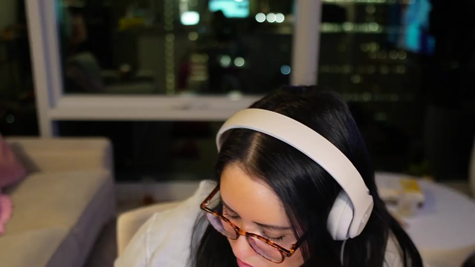 Gallery image thumbnail from Kamila__'s myfreecams stream on, 03/13/2024, 06:59 image 1 of 20