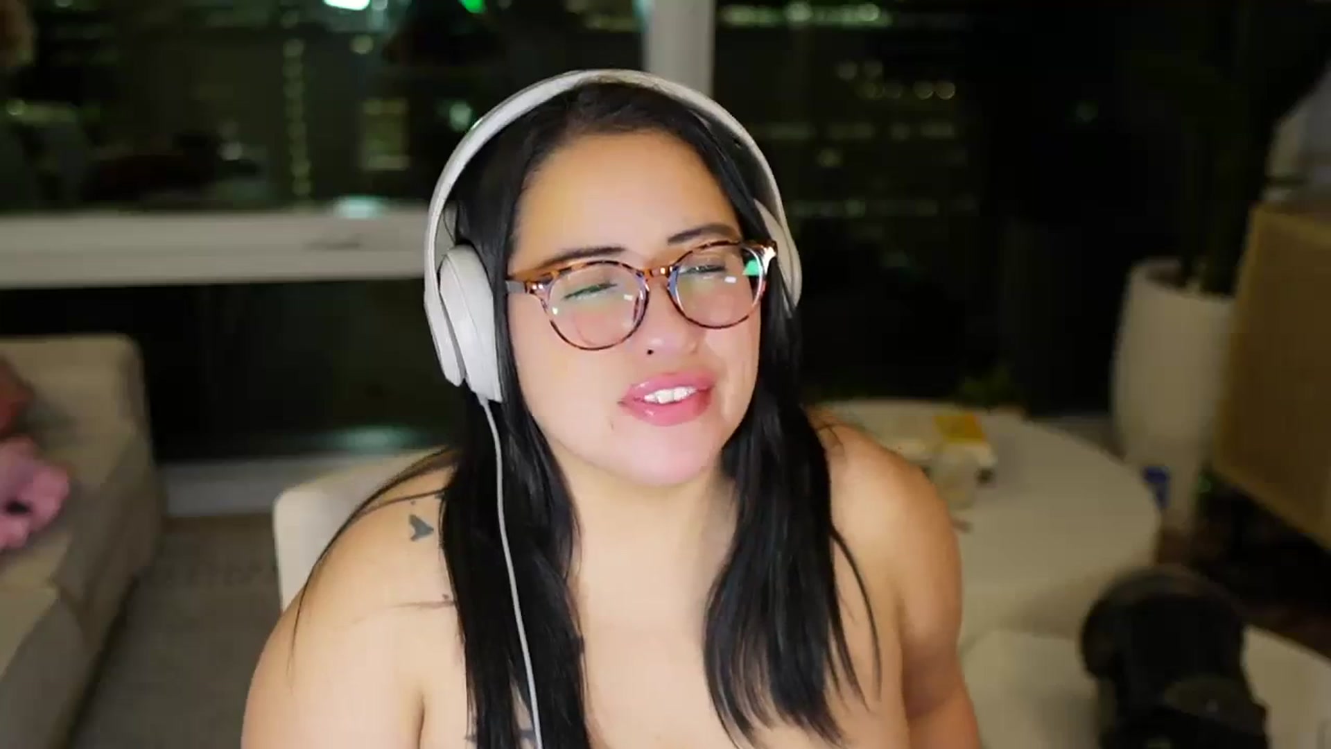 Gallery image thumbnail from Kamila__'s myfreecams stream on, 03/15/2024, 11:23 image 18 of 20