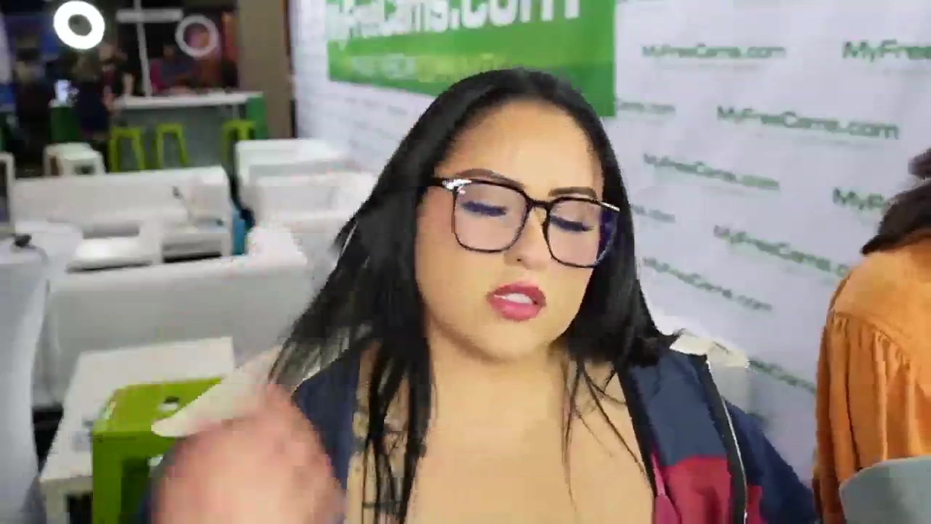 Gallery image thumbnail from Kamila__'s myfreecams stream on, 04/13/2024, 23:09 image 11 of 20