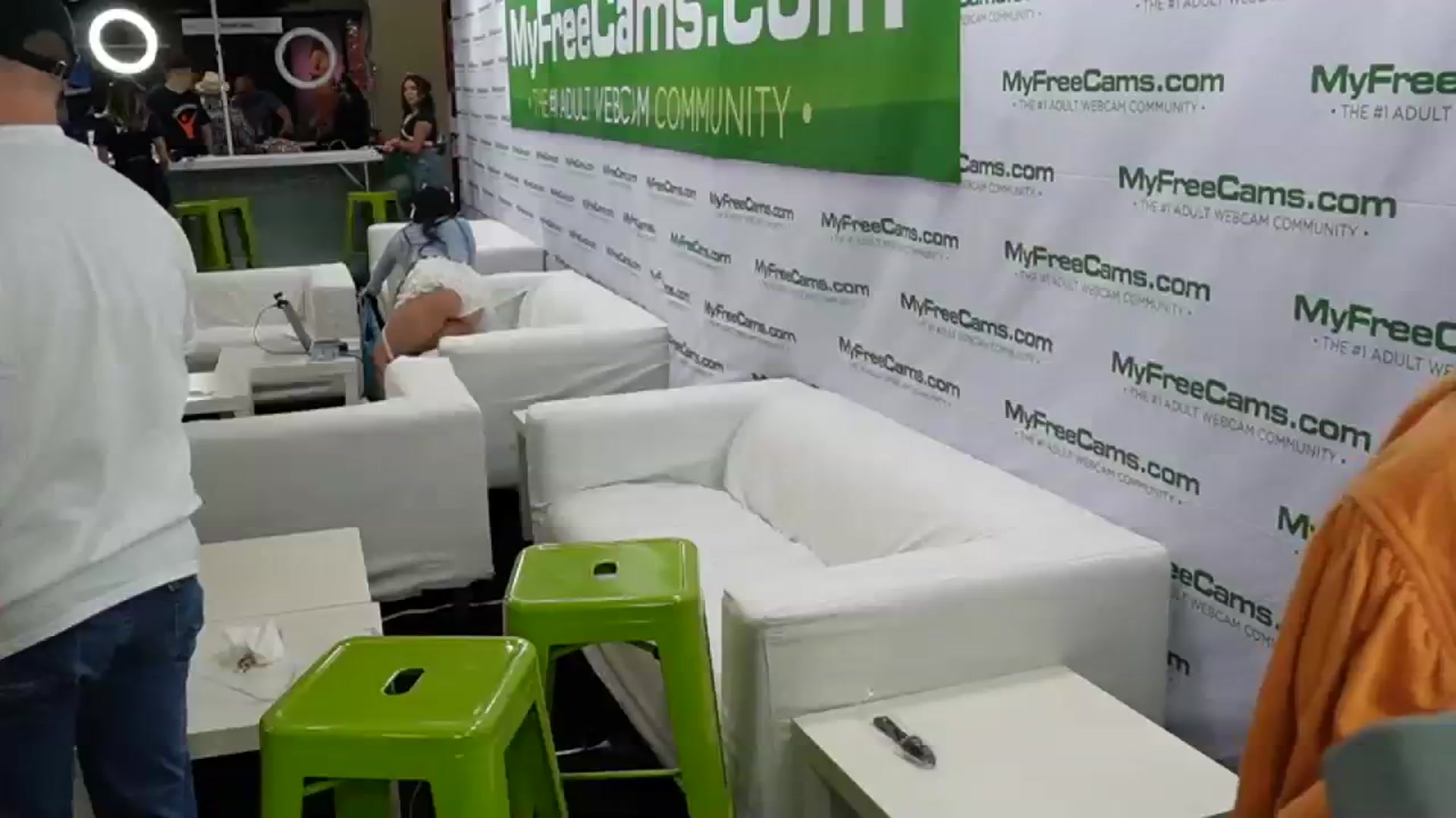 Gallery image thumbnail from Kamila__'s myfreecams stream on, 04/13/2024, 23:09 image 10 of 20
