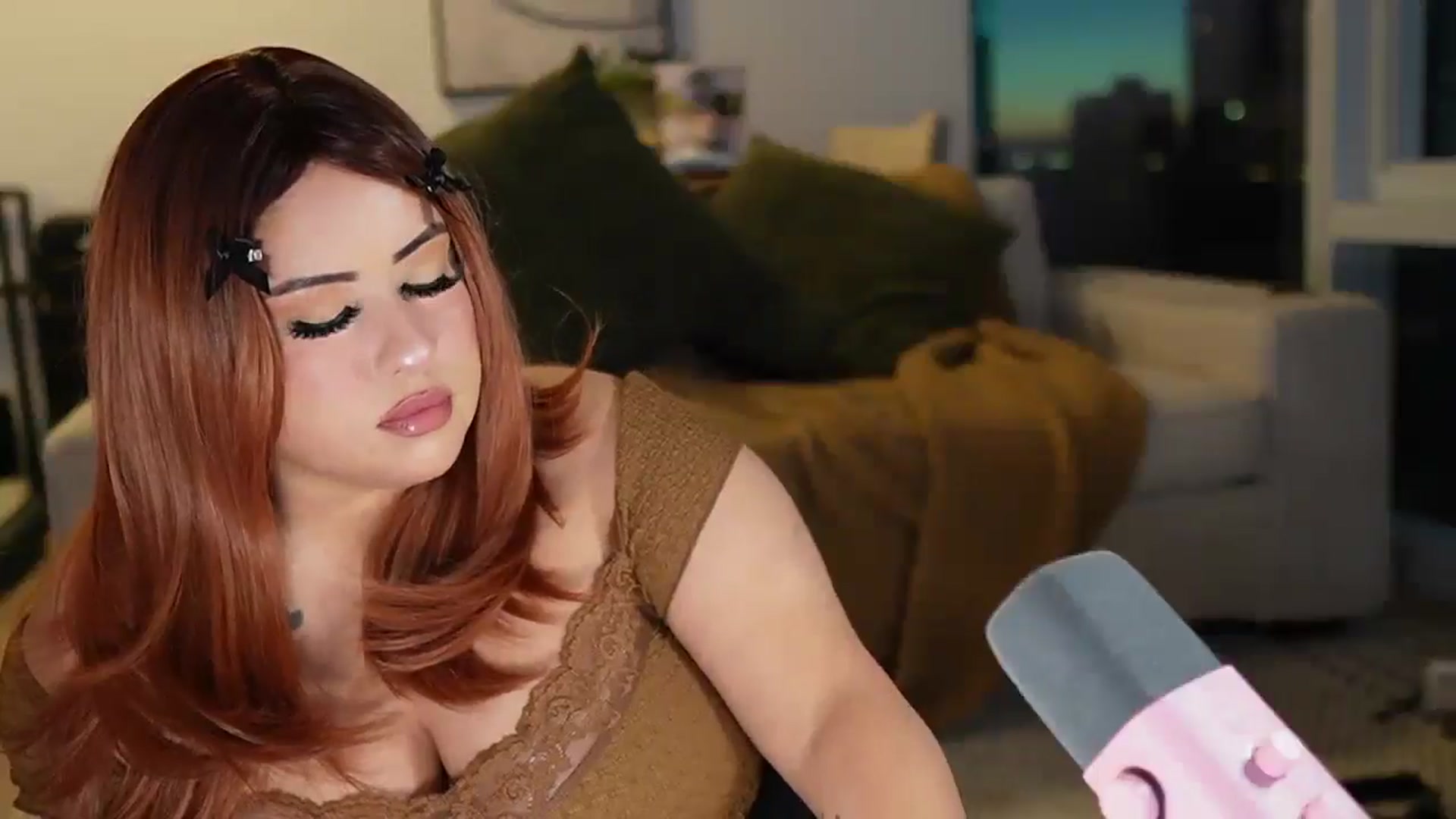 Gallery image thumbnail from Kamila__'s myfreecams stream on, 04/25/2024, 01:59 image 10 of 20