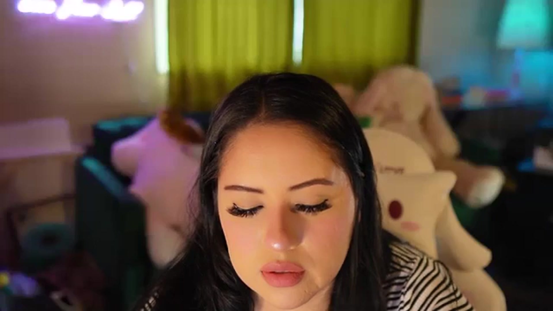 Gallery image thumbnail from Kamila__'s myfreecams stream on, 06/03/2024, 21:04 image 3 of 20