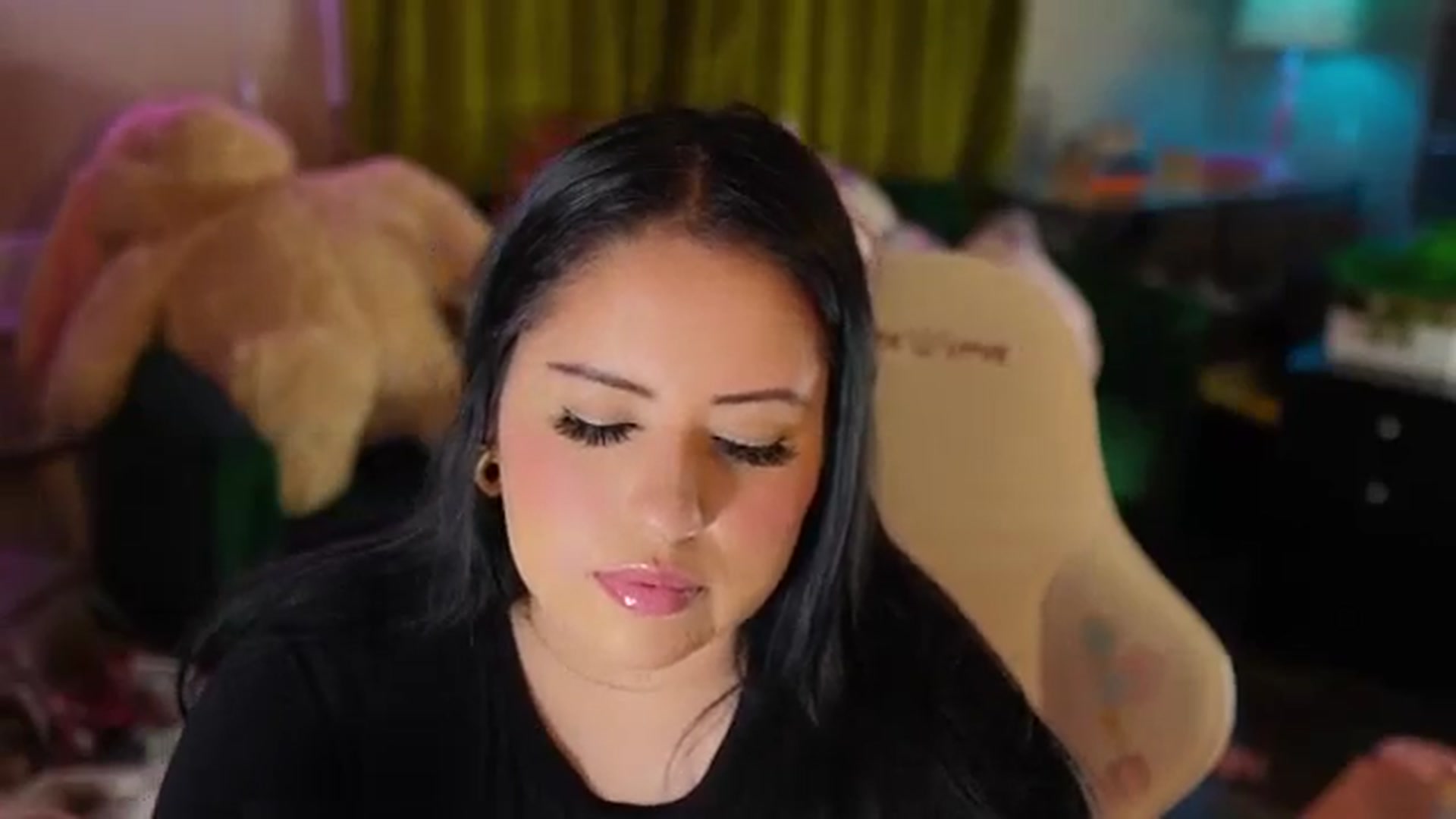 Gallery image thumbnail from Kamila__'s myfreecams stream on, 06/08/2024, 07:10 image 16 of 20