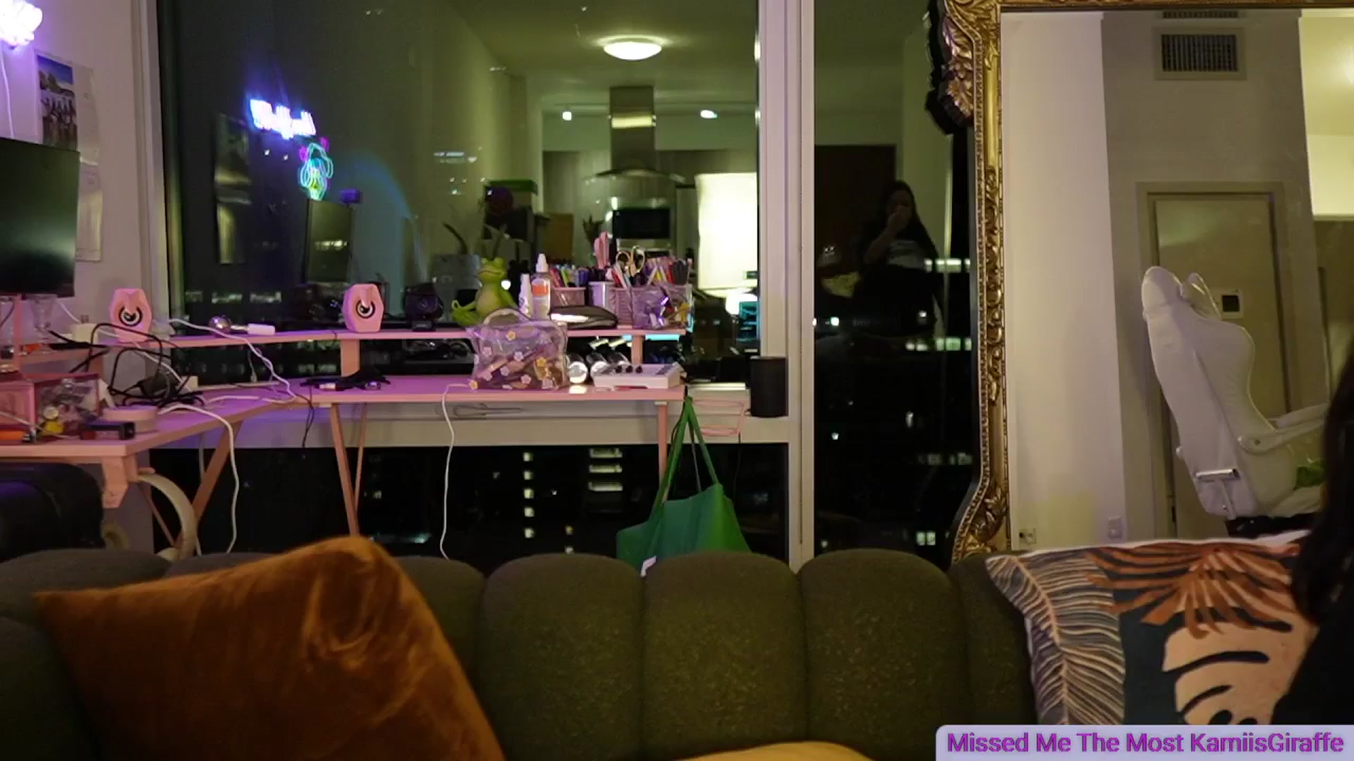 Gallery image thumbnail from Kamila__'s myfreecams stream on, 07/06/2024, 10:18 image 3 of 20