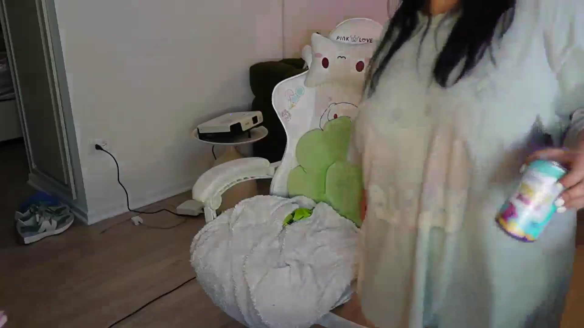 Gallery image thumbnail from Kamila__'s myfreecams stream on, 07/21/2024, 05:48 image 13 of 20