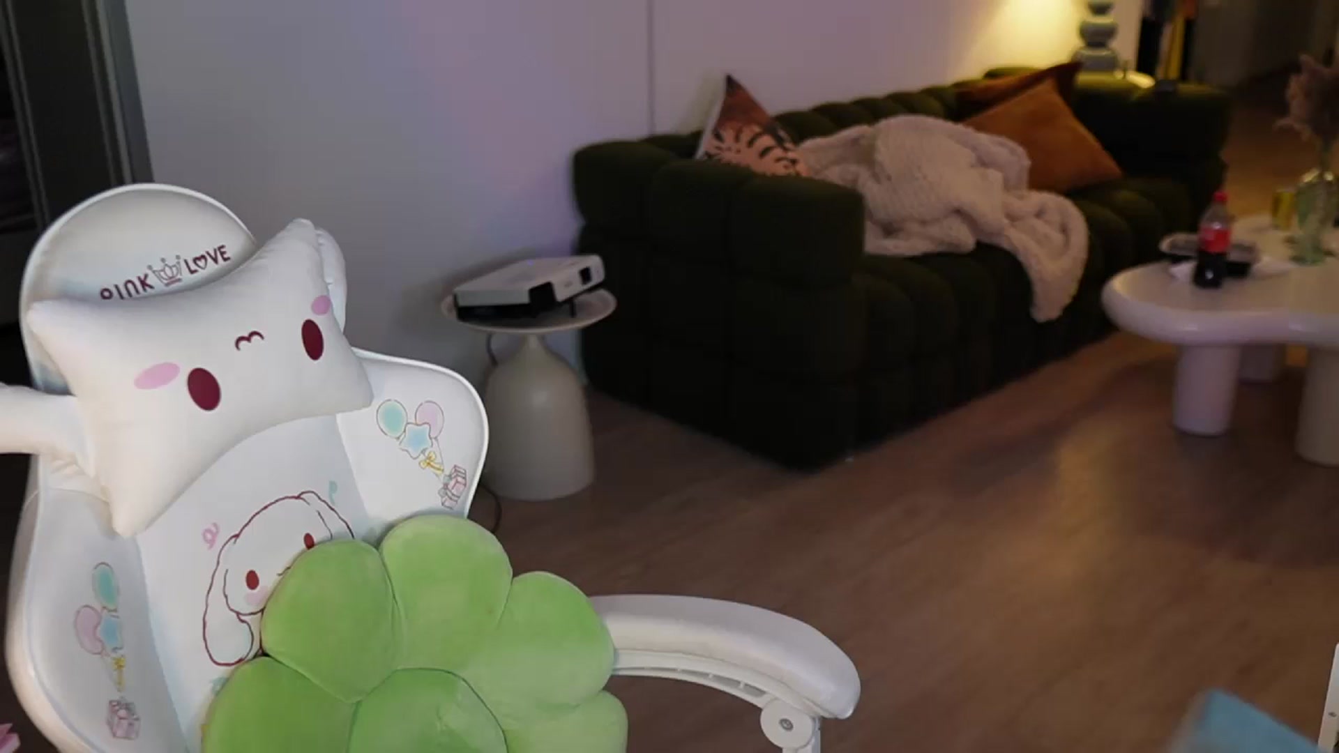 Gallery image thumbnail from Kamila__'s myfreecams stream on, 07/21/2024, 06:39 image 17 of 20