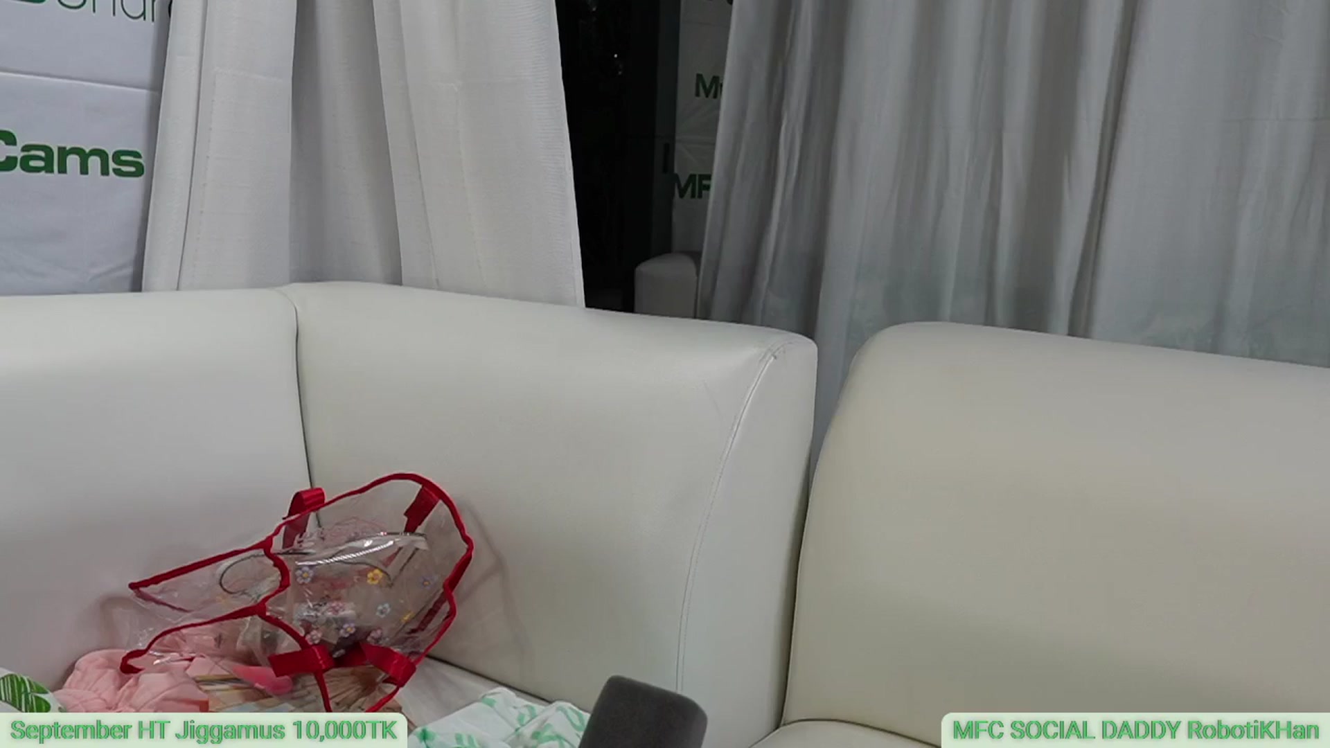 Gallery image thumbnail from Kamila__'s myfreecams stream on, 09/25/2024, 07:33 image 13 of 20
