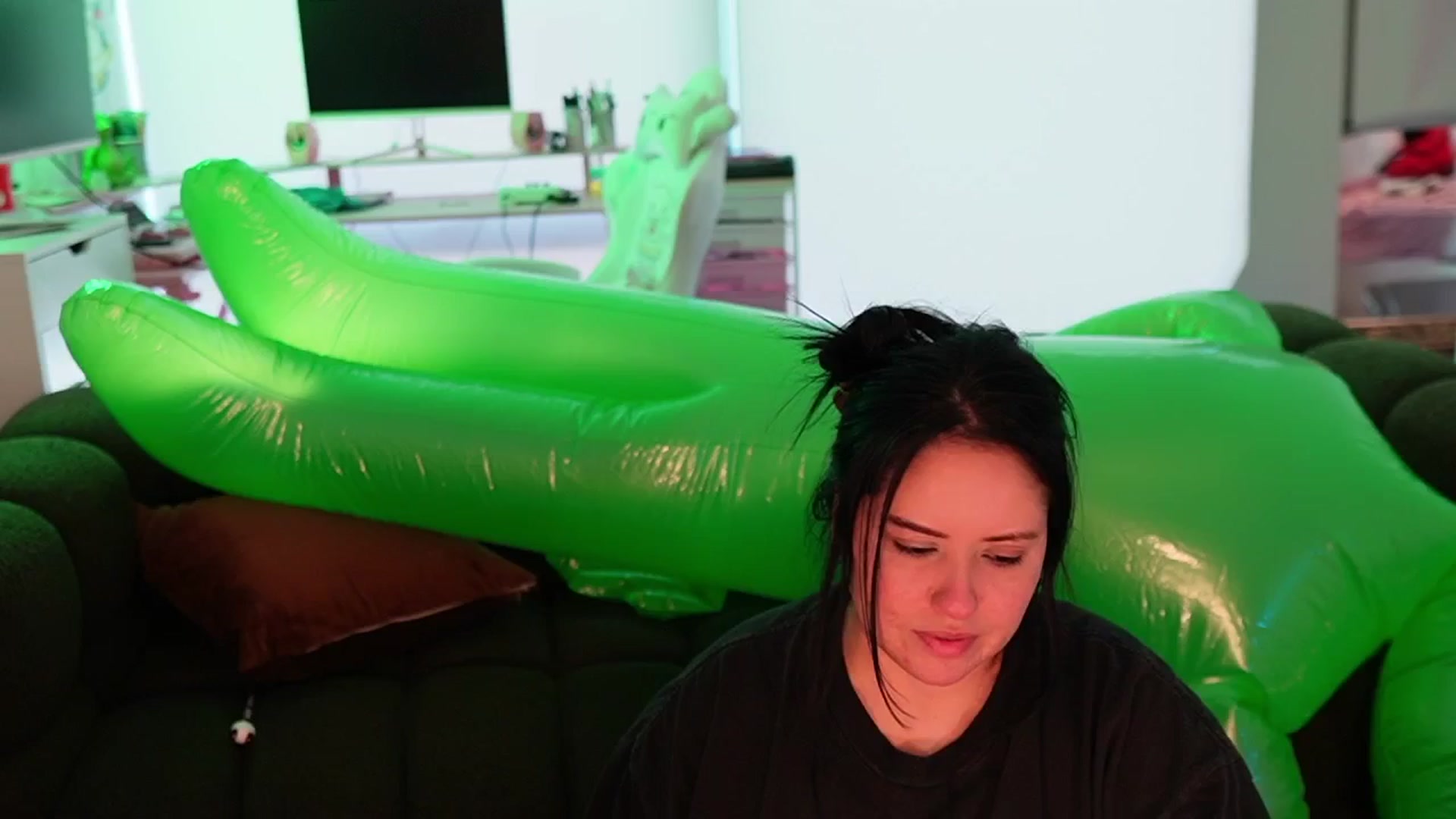 Gallery image thumbnail from Kamila__'s myfreecams stream on, 10/05/2024, 17:42 image 16 of 20