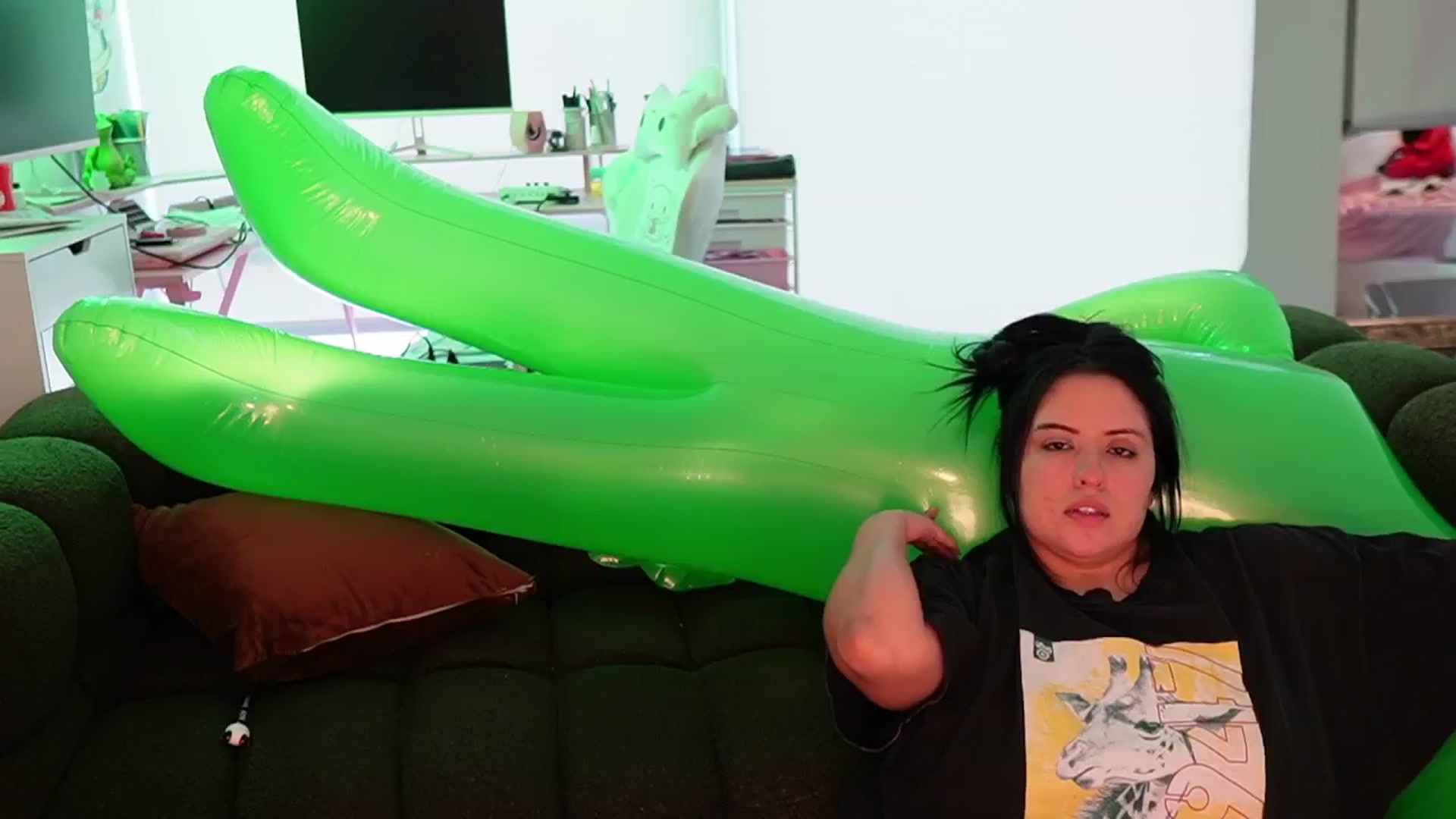 Gallery image thumbnail from Kamila__'s myfreecams stream on, 10/05/2024, 17:42 image 13 of 20