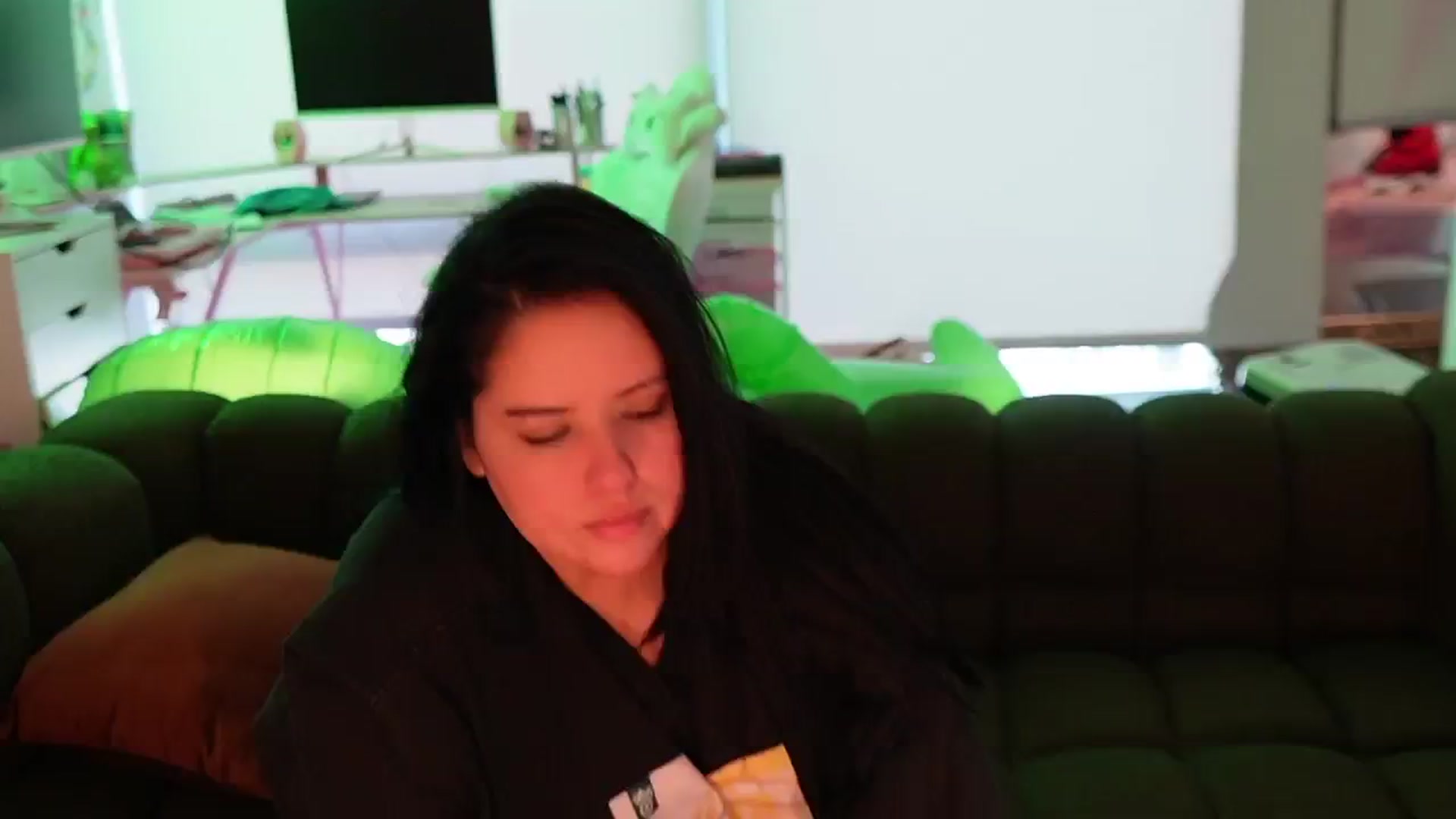Gallery image thumbnail from Kamila__'s myfreecams stream on, 10/05/2024, 19:17 image 4 of 20