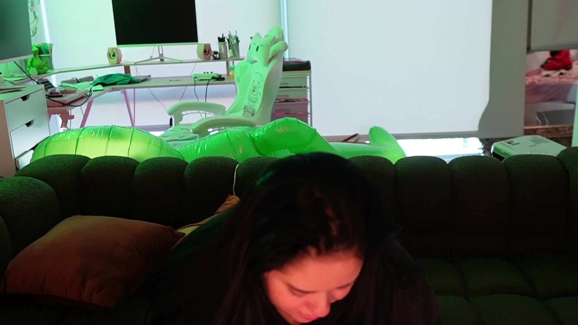 Gallery image thumbnail from Kamila__'s myfreecams stream on, 10/05/2024, 19:17 image 6 of 20