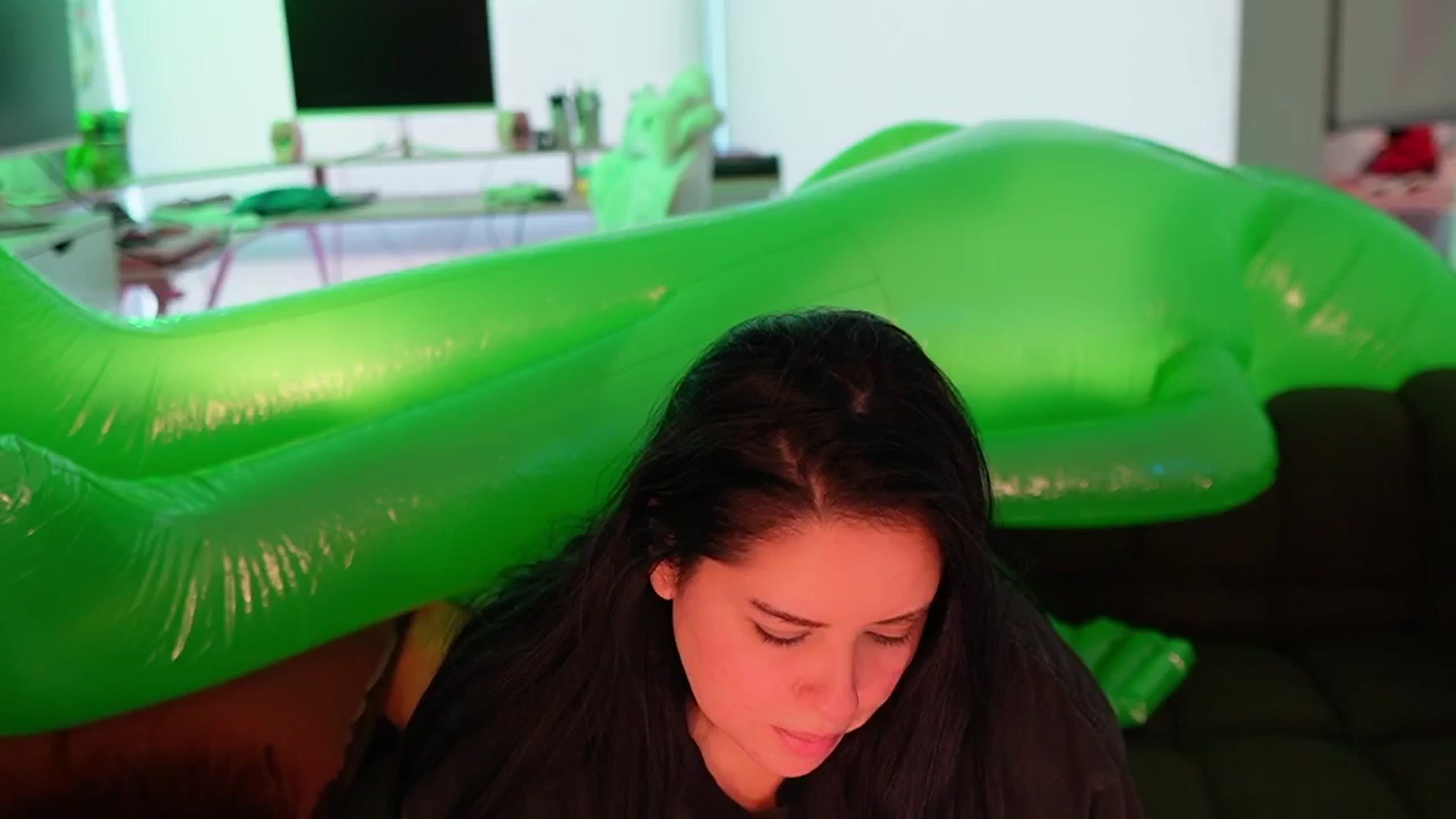 Gallery image thumbnail from Kamila__'s myfreecams stream on, 10/05/2024, 19:17 image 14 of 20