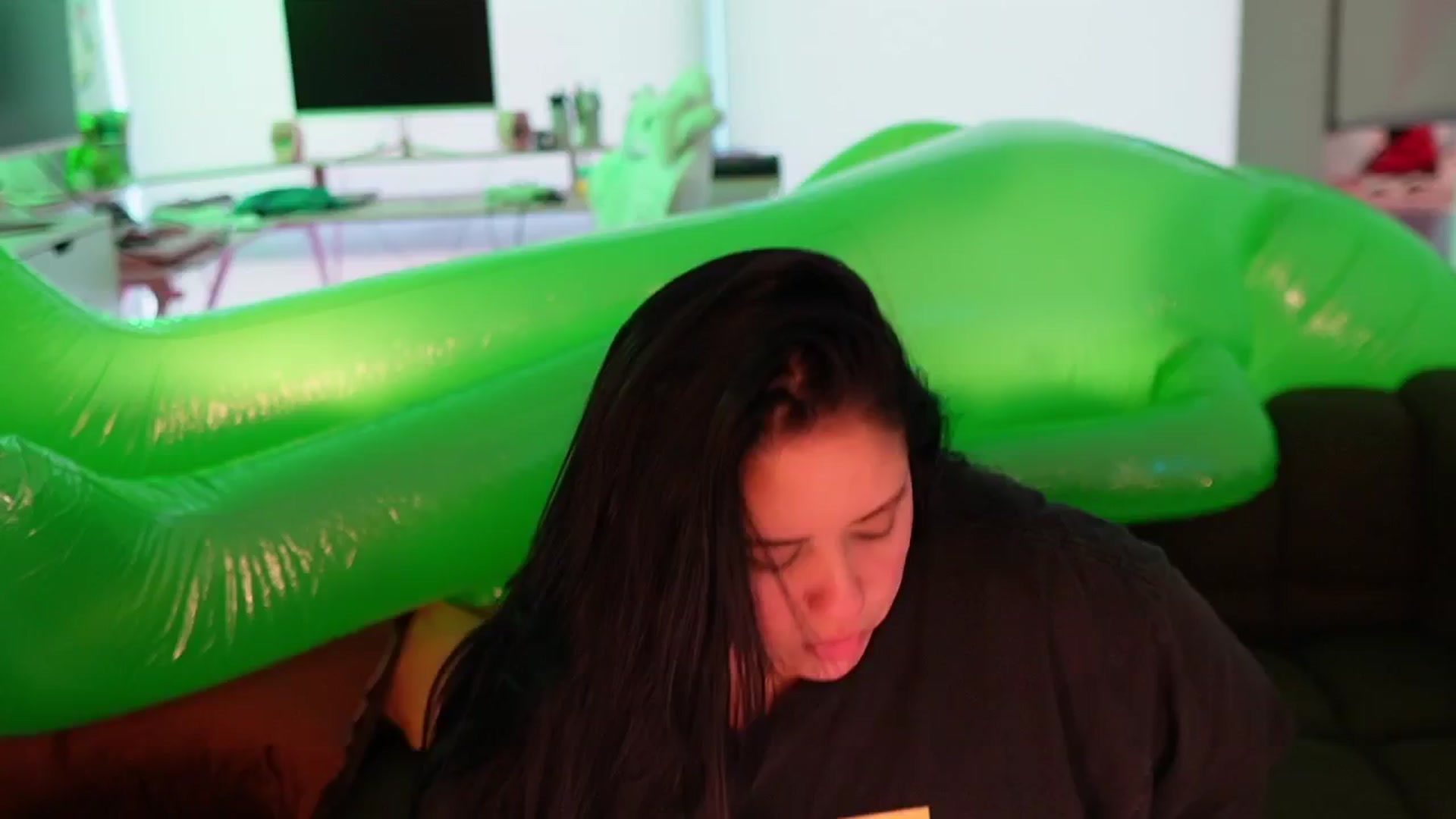 Gallery image thumbnail from Kamila__'s myfreecams stream on, 10/05/2024, 19:17 image 15 of 20