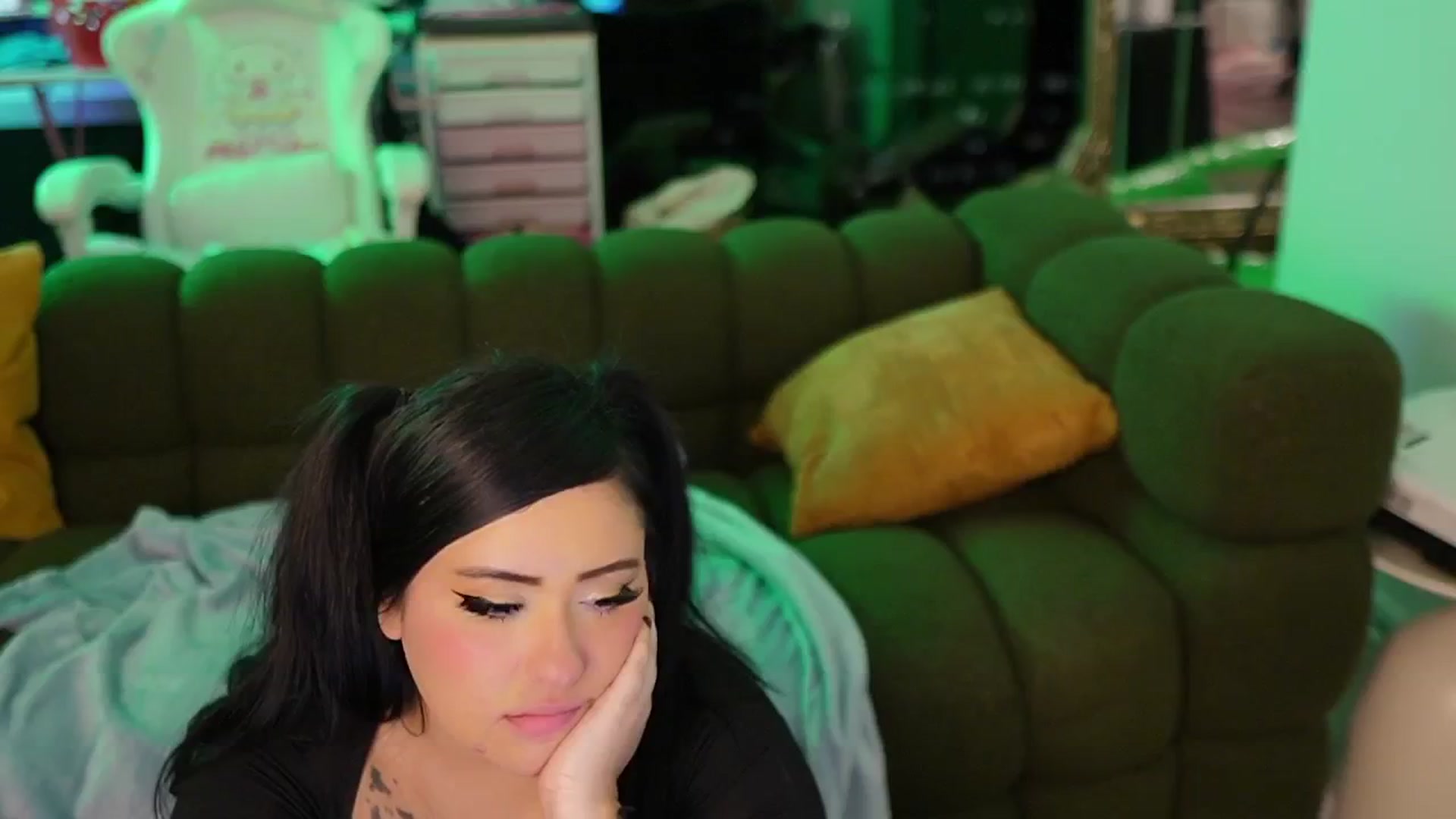 Gallery image thumbnail from Kamila__'s myfreecams stream on, 10/16/2024, 06:31 image 13 of 20