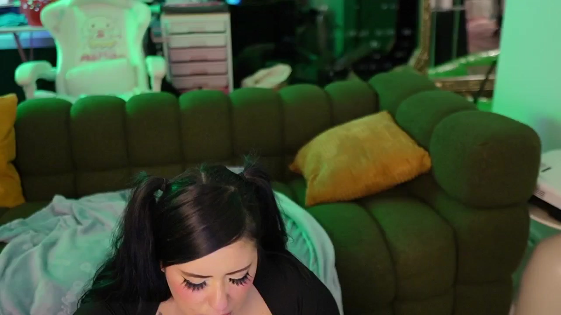 Gallery image thumbnail from Kamila__'s myfreecams stream on, 10/16/2024, 06:31 image 20 of 20