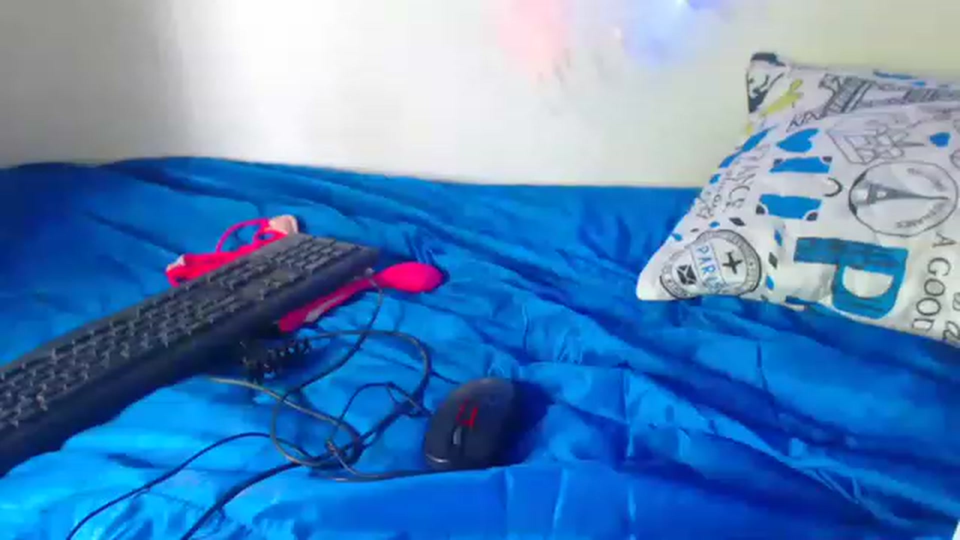 Gallery image thumbnail from Kamilalove_'s myfreecams stream on, 12/25/2022, 20:51 image 8 of 20