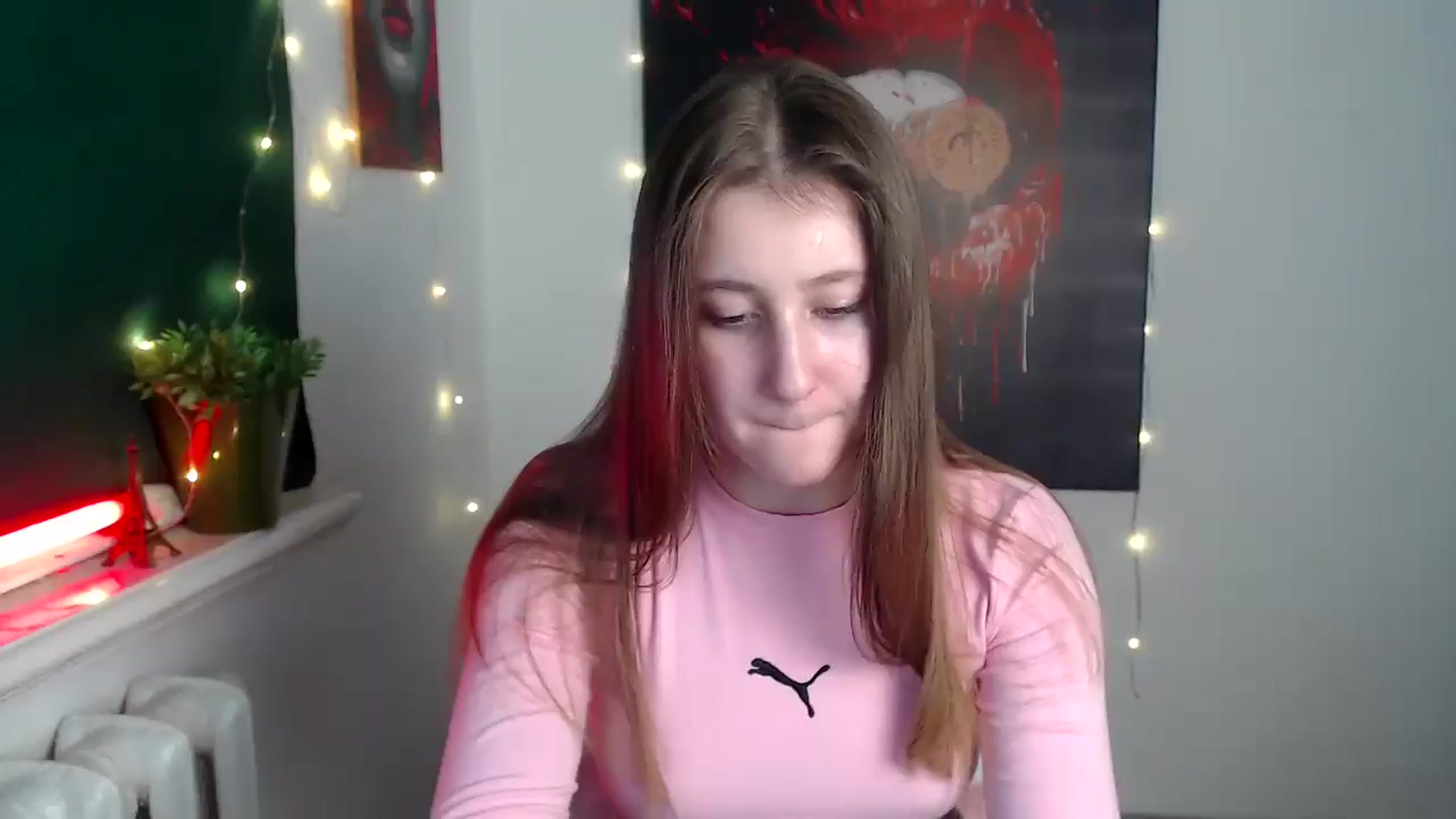 Gallery image thumbnail from Kamilochkaaa_'s myfreecams stream on, 12/04/2025, 11:17 image 10 of 20