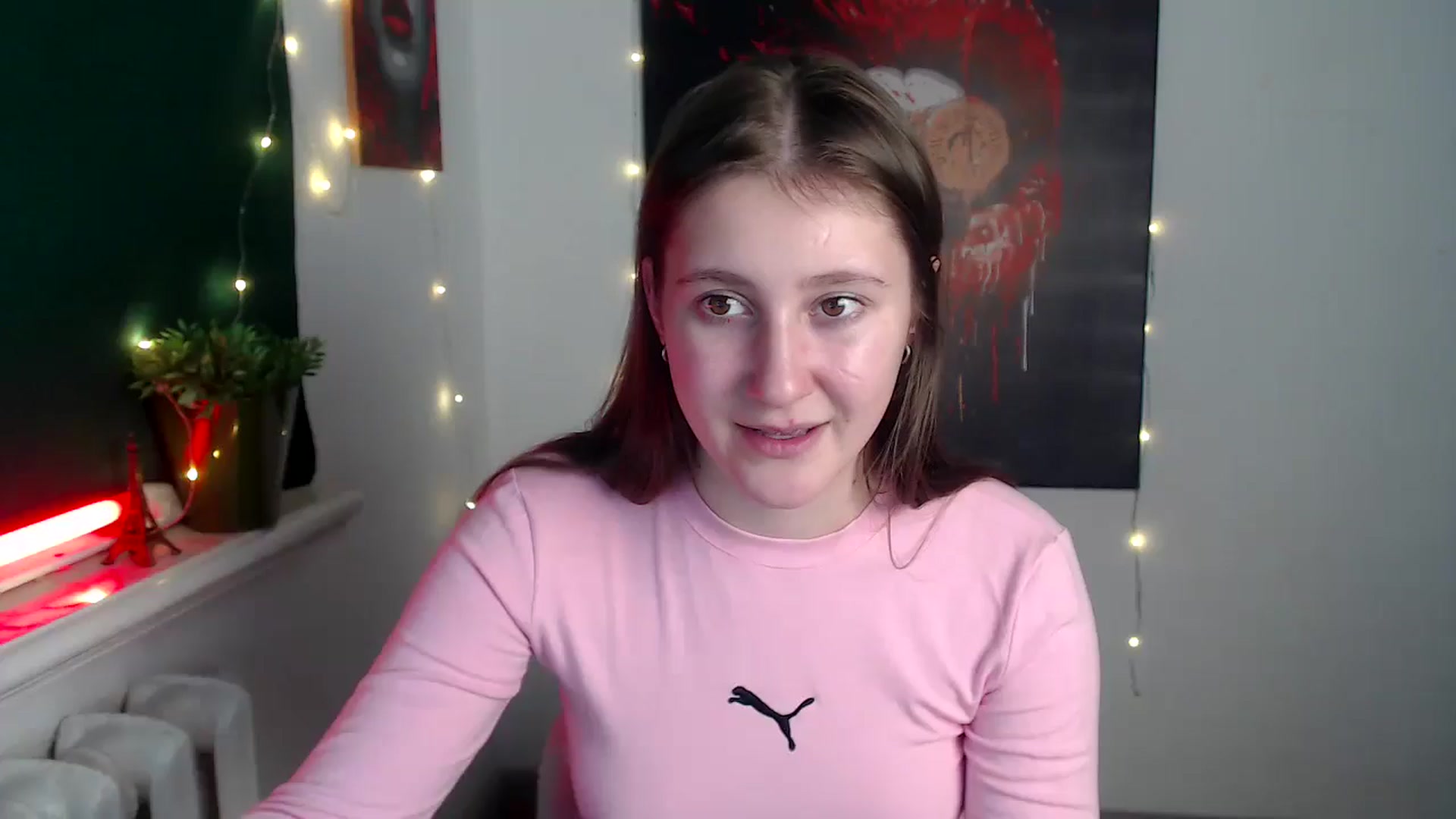Gallery image thumbnail from Kamilochkaaa_'s myfreecams stream on, 12/04/2025, 11:17 image 14 of 20