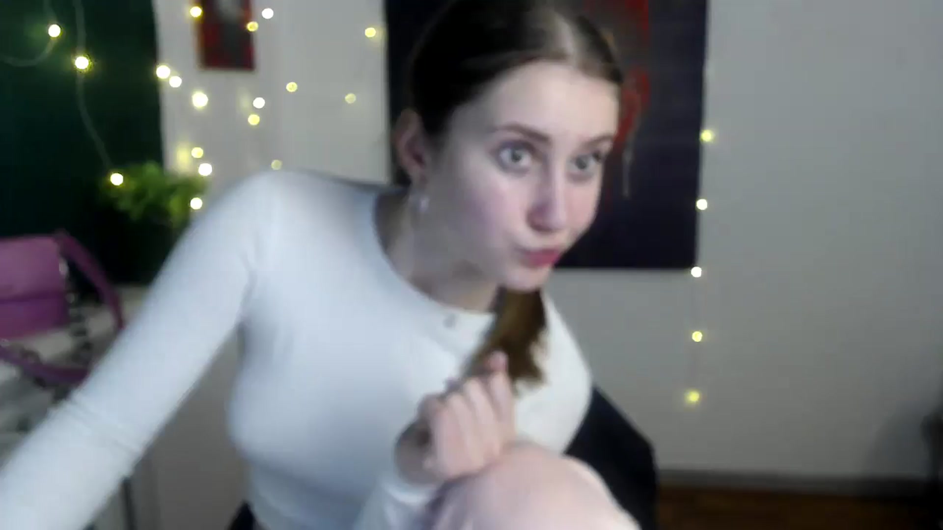 Gallery image thumbnail from Kamilochkaaa_'s myfreecams stream on, 12/18/2025, 21:05 image 19 of 20