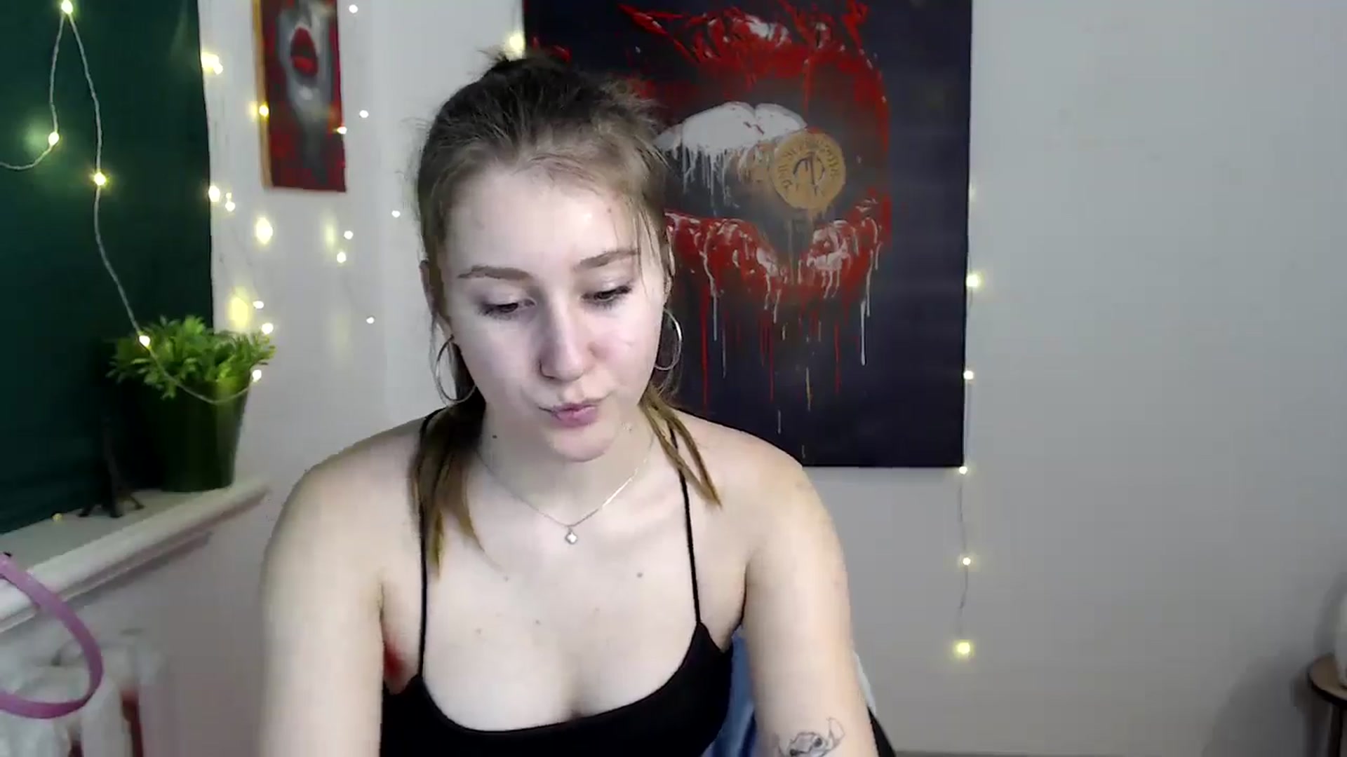 Gallery image thumbnail from Kamilochkaaa_'s myfreecams stream on, 12/27/2025, 15:58 image 8 of 20