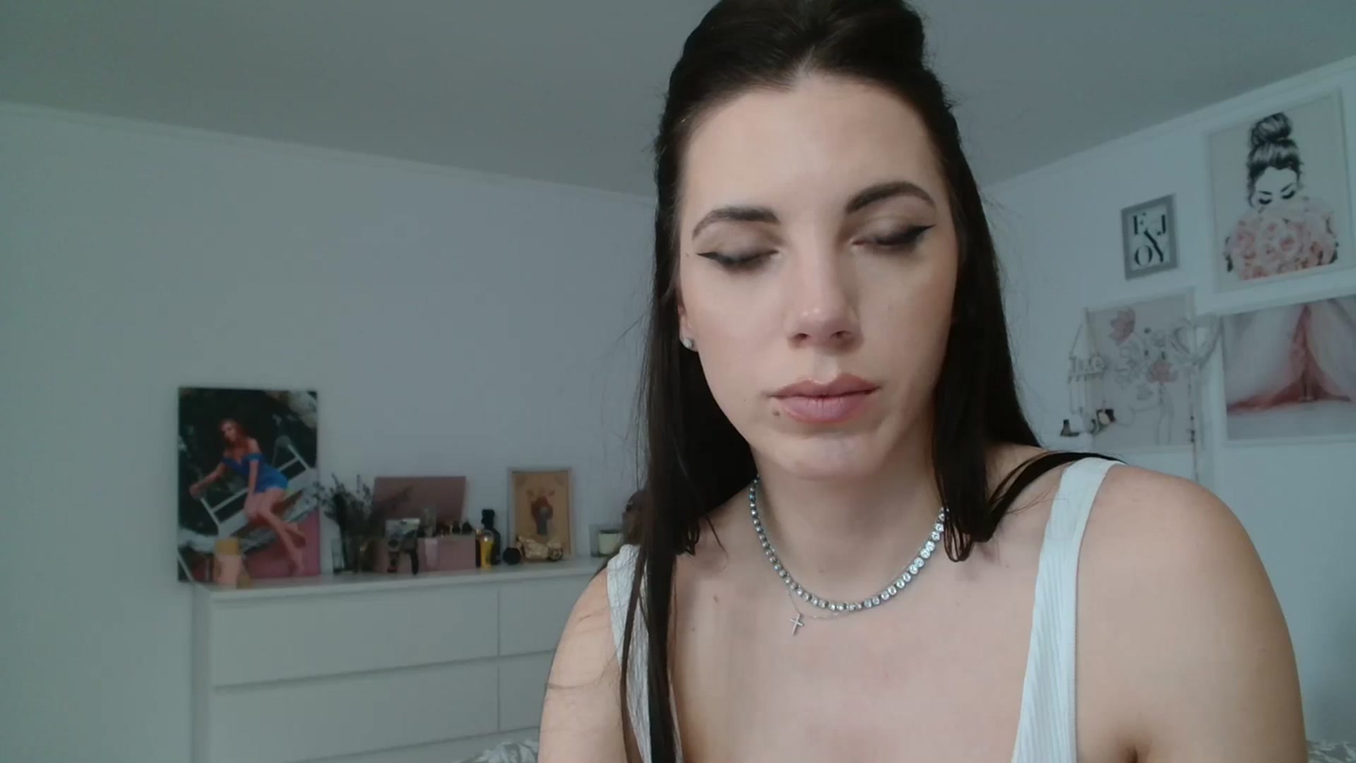 Gallery image thumbnail from Kandy_C's myfreecams stream on, 03/05/2024, 13:07 image 18 of 20