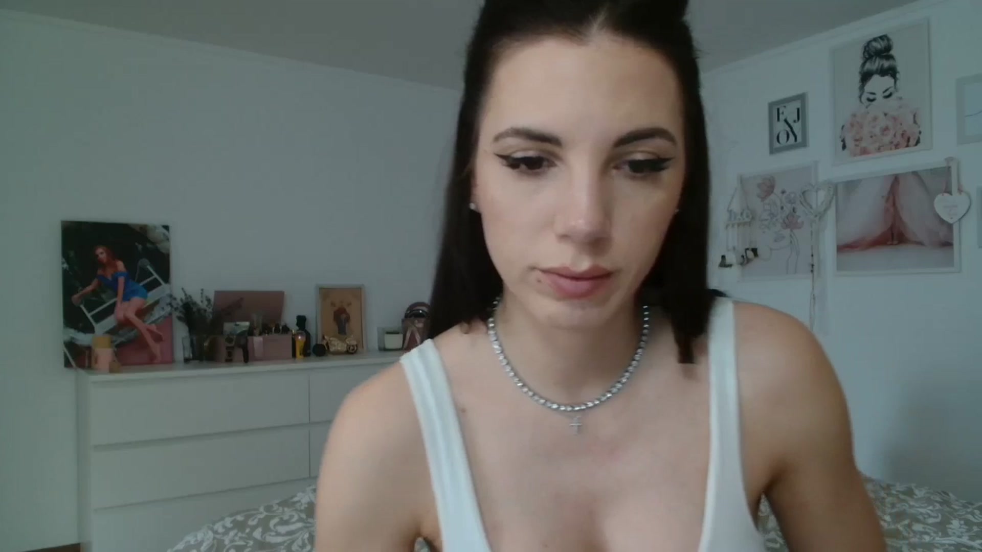Gallery image thumbnail from Kandy_C's myfreecams stream on, 03/05/2024, 13:07 image 15 of 20