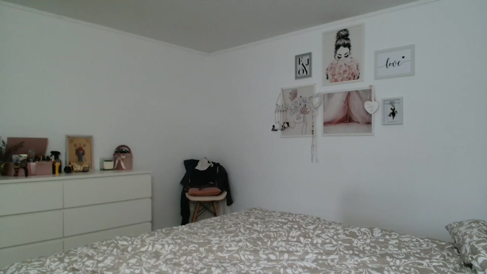 Gallery image thumbnail from Kandy_C's myfreecams stream on, 03/06/2024, 14:33 image 6 of 20