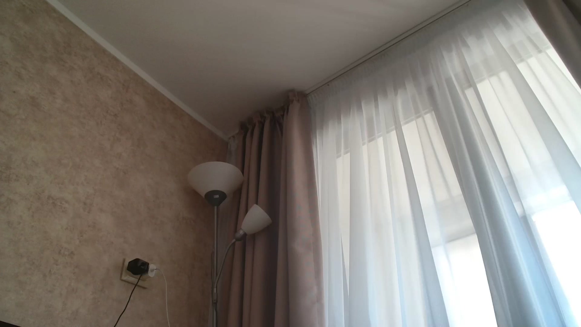 Gallery image thumbnail from Kandy_C's myfreecams stream on, 04/10/2024, 12:40 image 7 of 20
