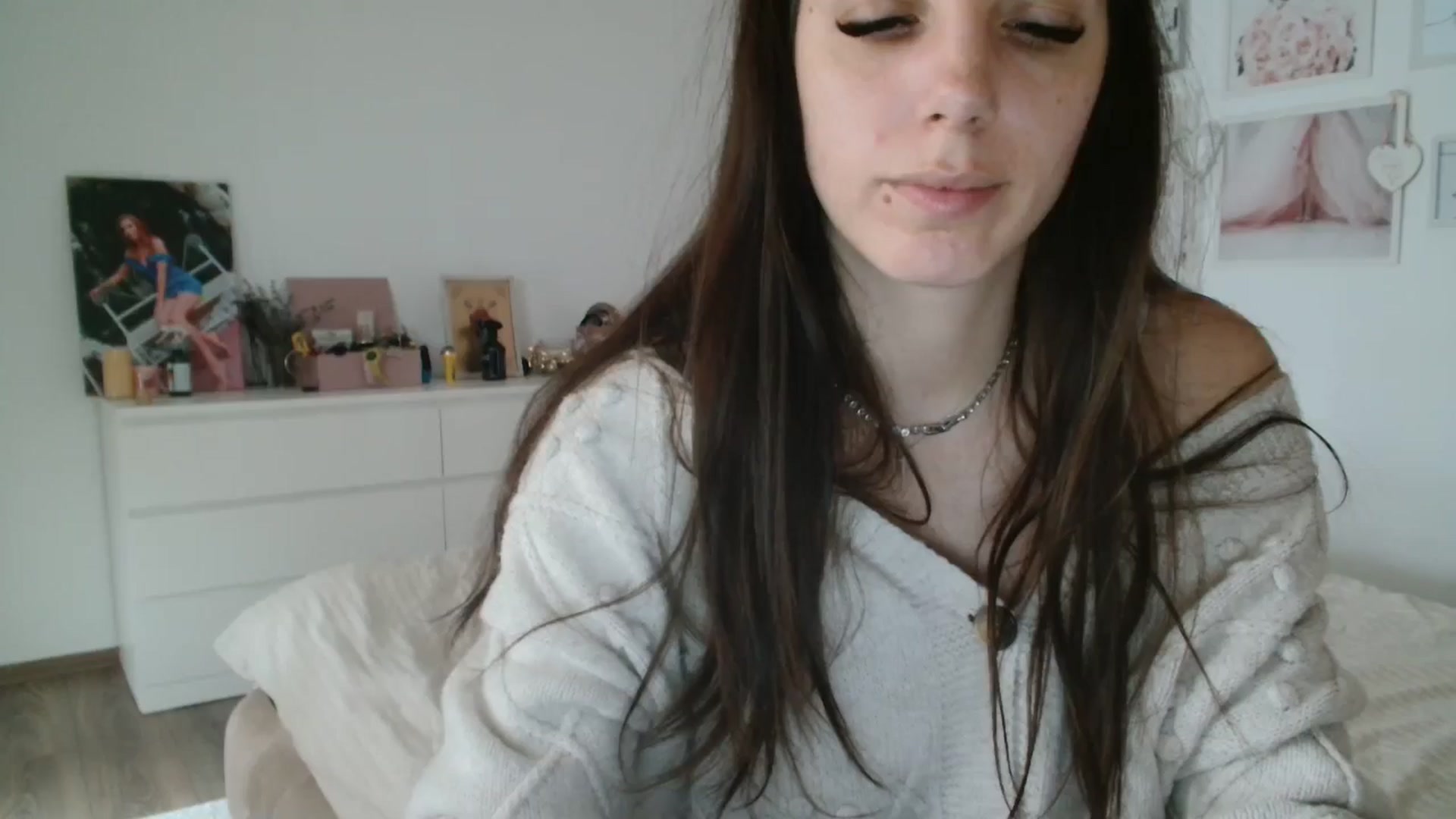 Gallery image thumbnail from Kandy_C's myfreecams stream on, 05/15/2024, 11:50 image 18 of 20