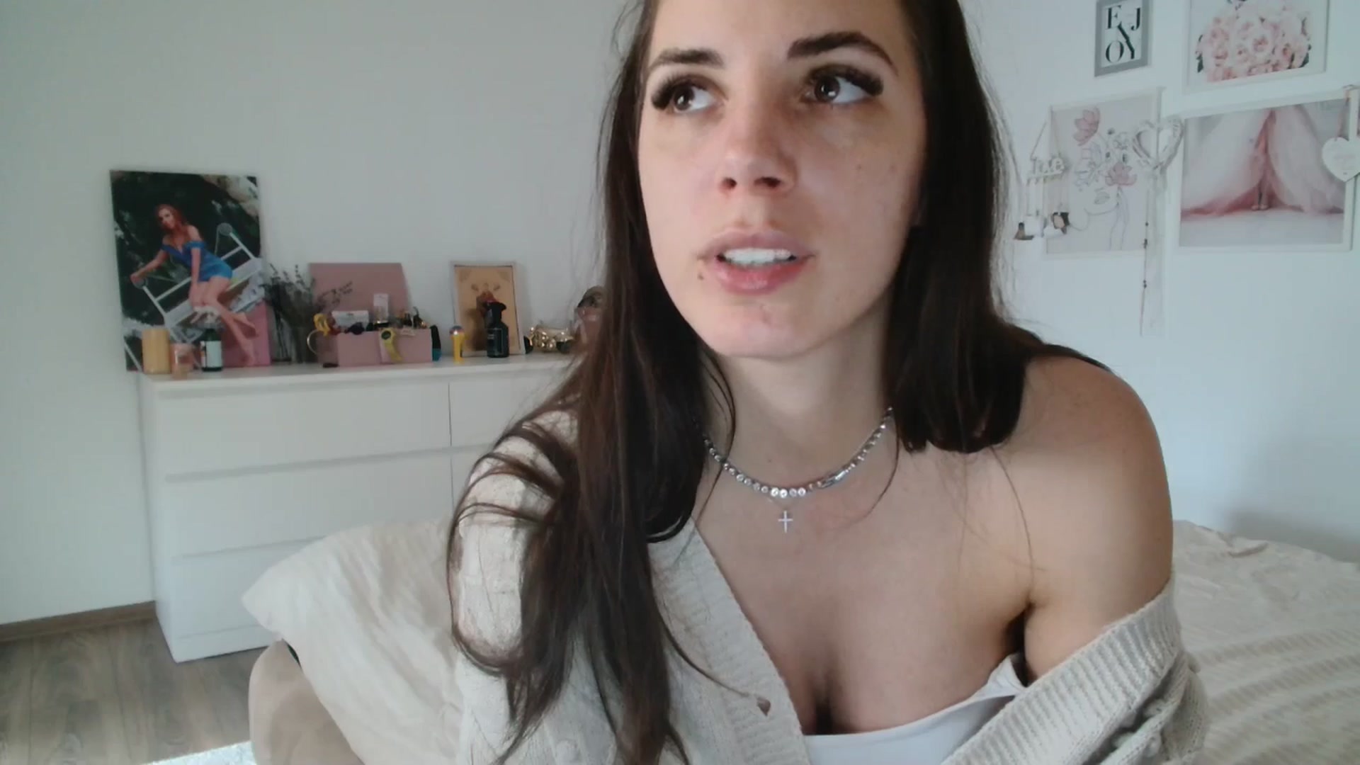 Gallery image thumbnail from Kandy_C's myfreecams stream on, 05/15/2024, 11:50 image 11 of 20