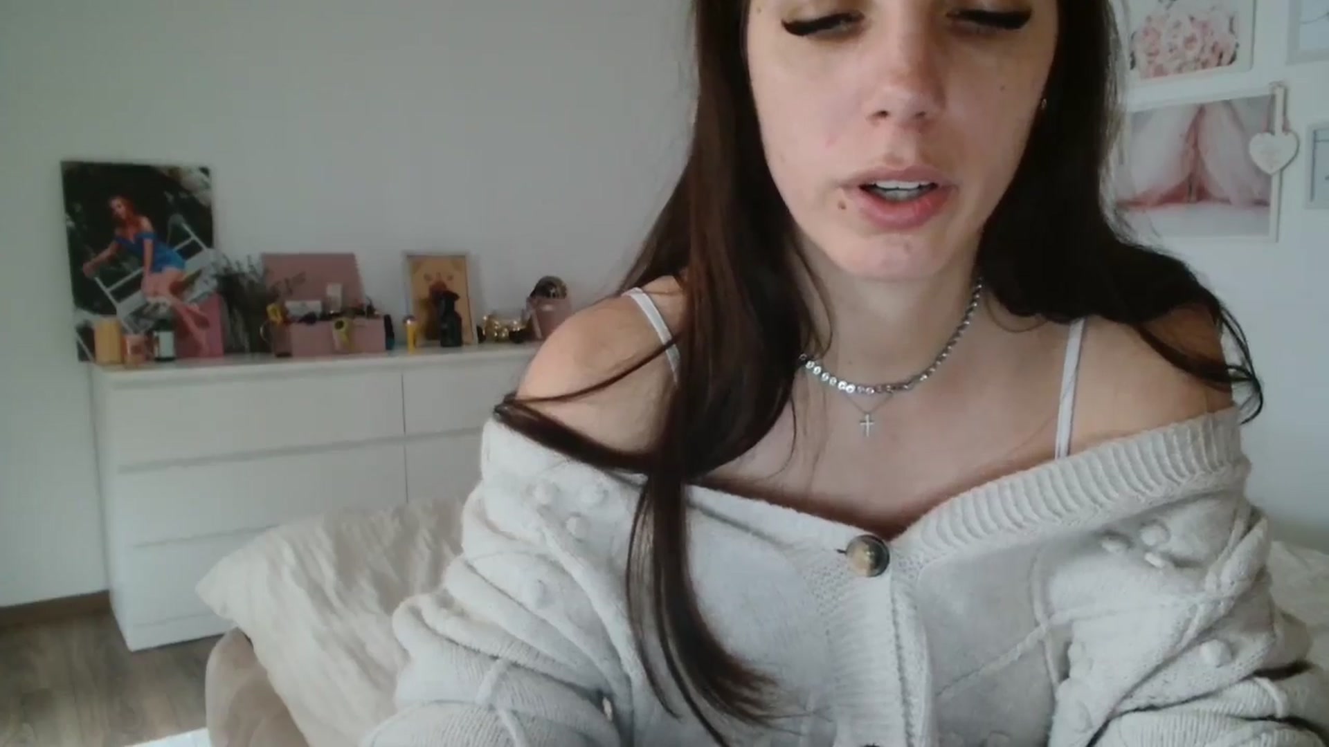 Gallery image thumbnail from Kandy_C's myfreecams stream on, 05/15/2024, 11:50 image 15 of 20