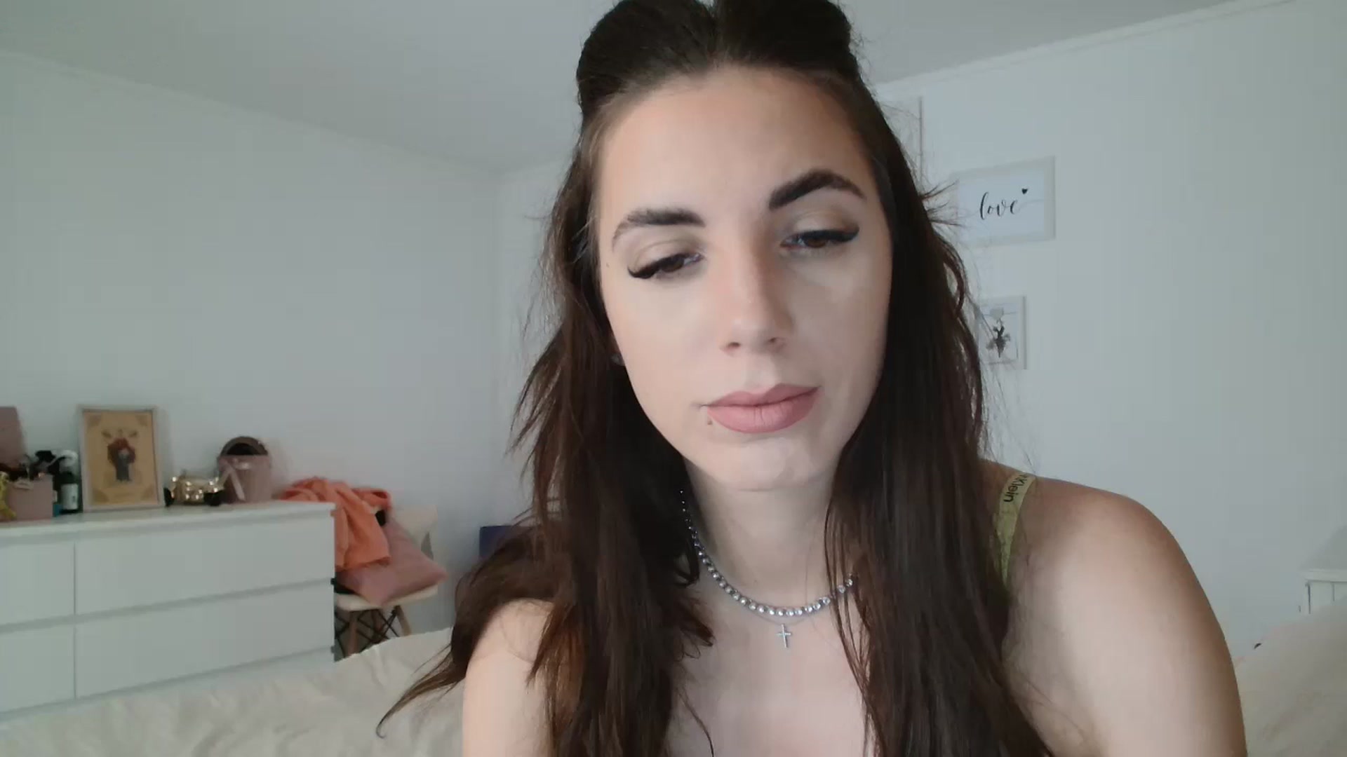 Gallery image thumbnail from Kandy_C's myfreecams stream on, 05/20/2024, 11:14 image 3 of 20