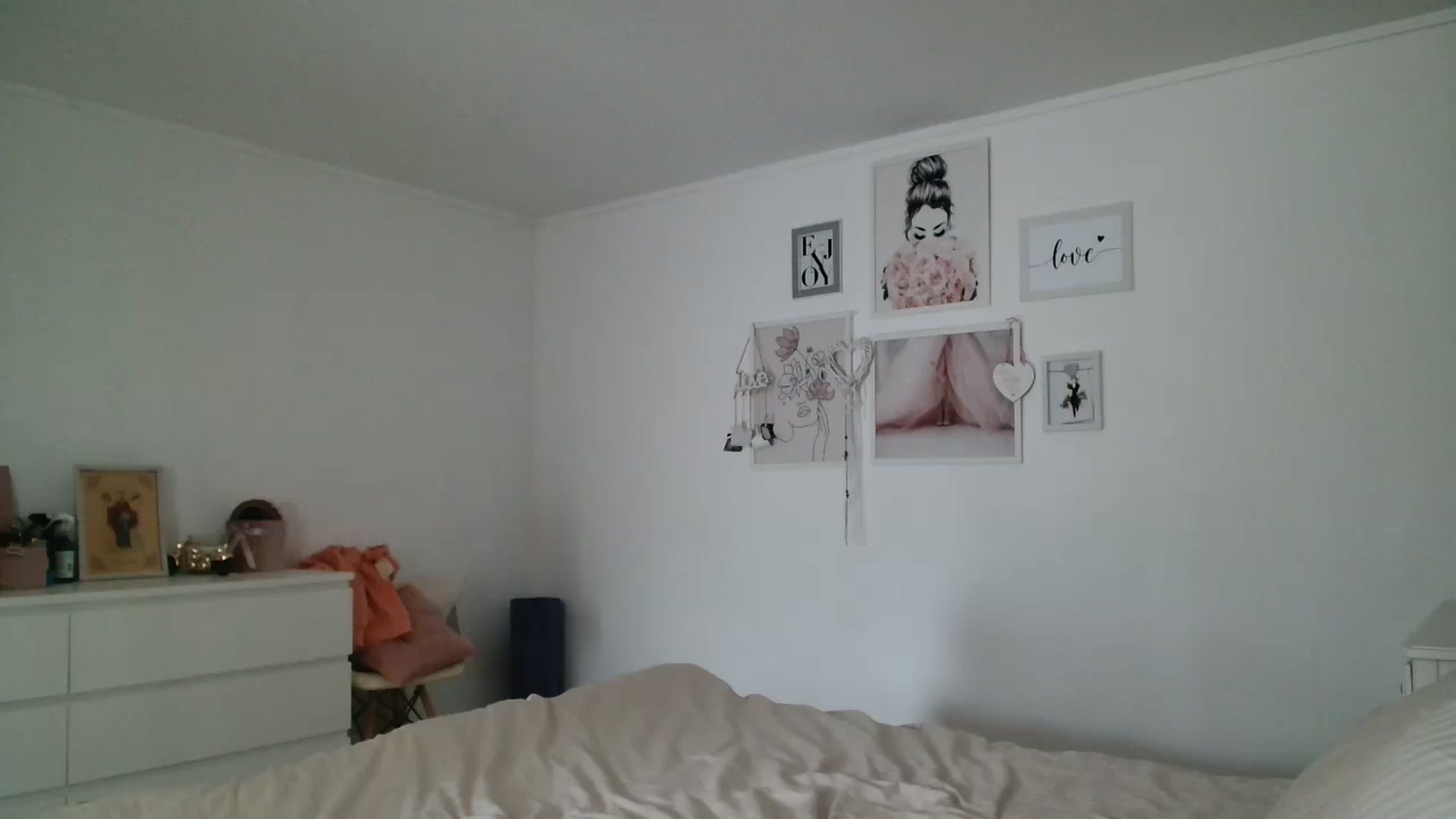 Gallery image thumbnail from Kandy_C's myfreecams stream on, 05/20/2024, 12:07 image 19 of 20