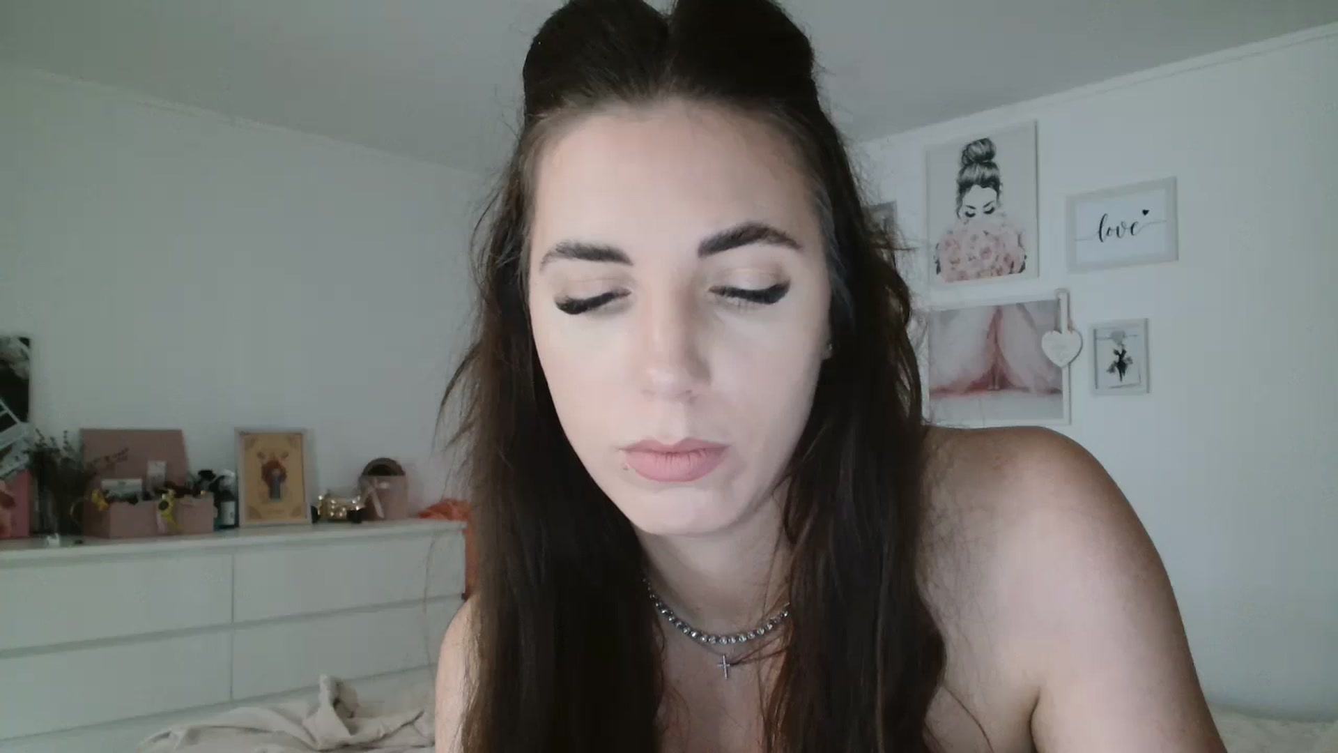 Gallery image thumbnail from Kandy_C's myfreecams stream on, 05/20/2024, 12:07 image 2 of 20