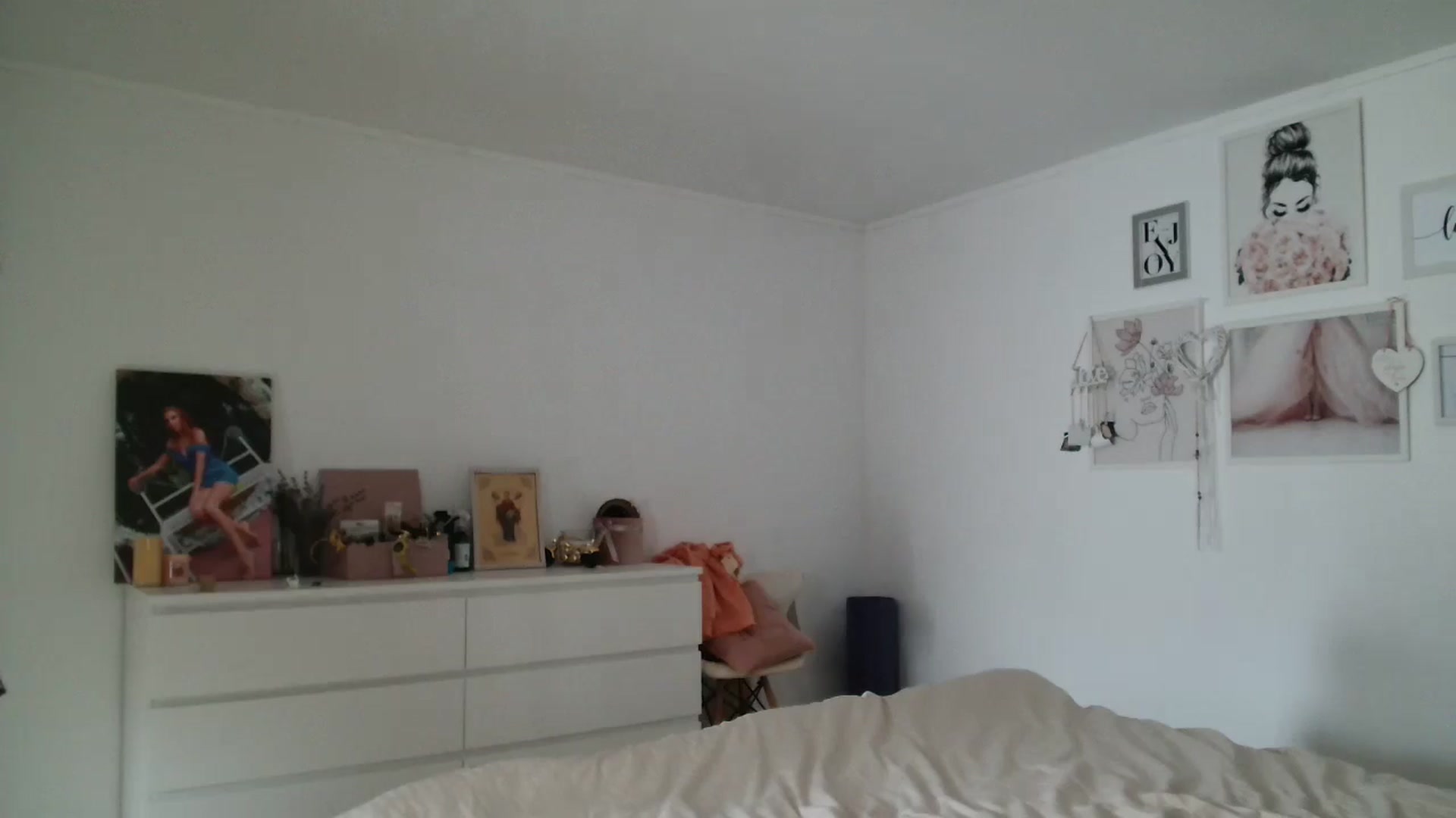 Gallery image thumbnail from Kandy_C's myfreecams stream on, 05/20/2024, 12:07 image 20 of 20