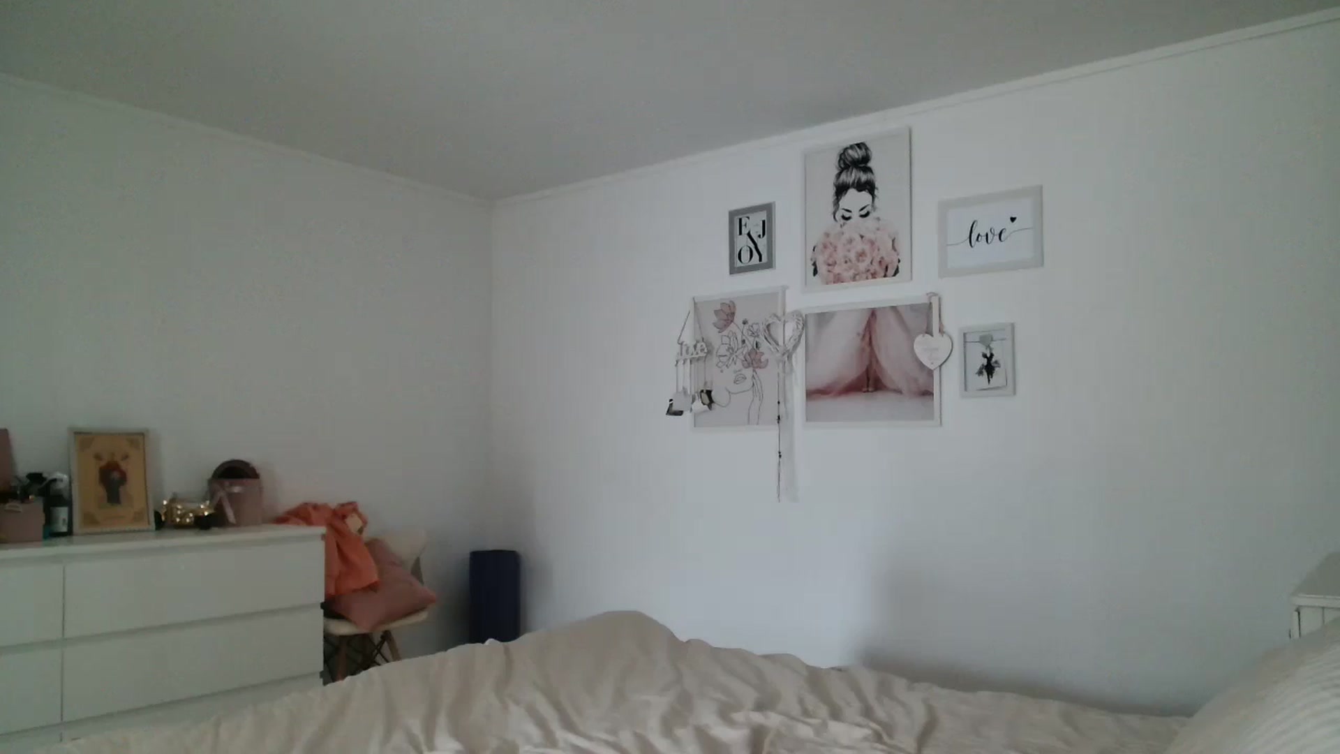 Gallery image thumbnail from Kandy_C's myfreecams stream on, 05/20/2024, 12:07 image 15 of 20