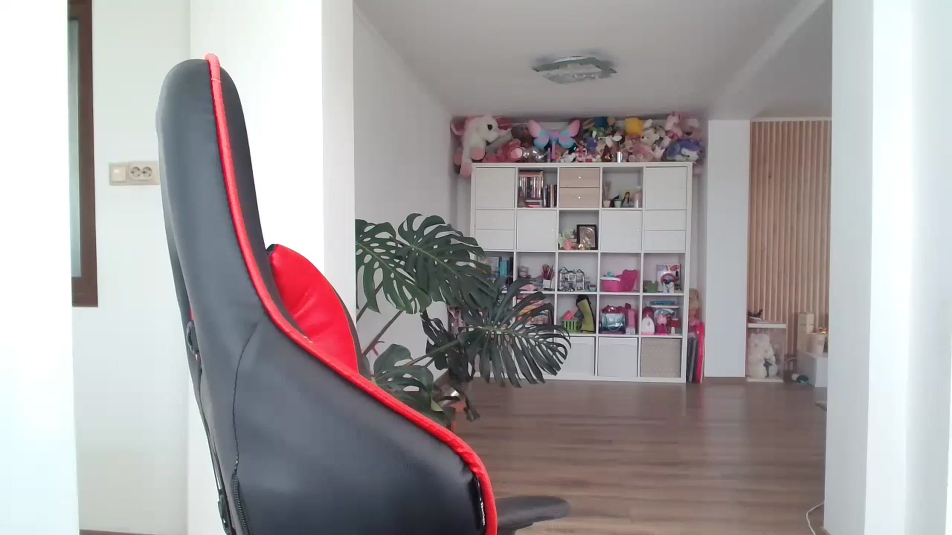 Gallery image thumbnail from Kandy_C's myfreecams stream on, 05/27/2024, 10:47 image 9 of 20