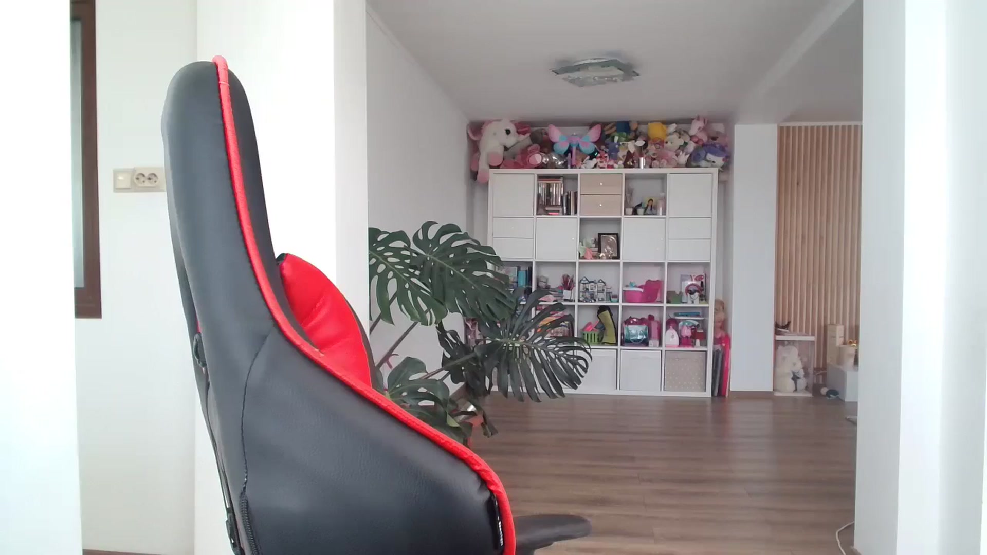 Gallery image thumbnail from Kandy_C's myfreecams stream on, 05/27/2024, 10:47 image 8 of 20