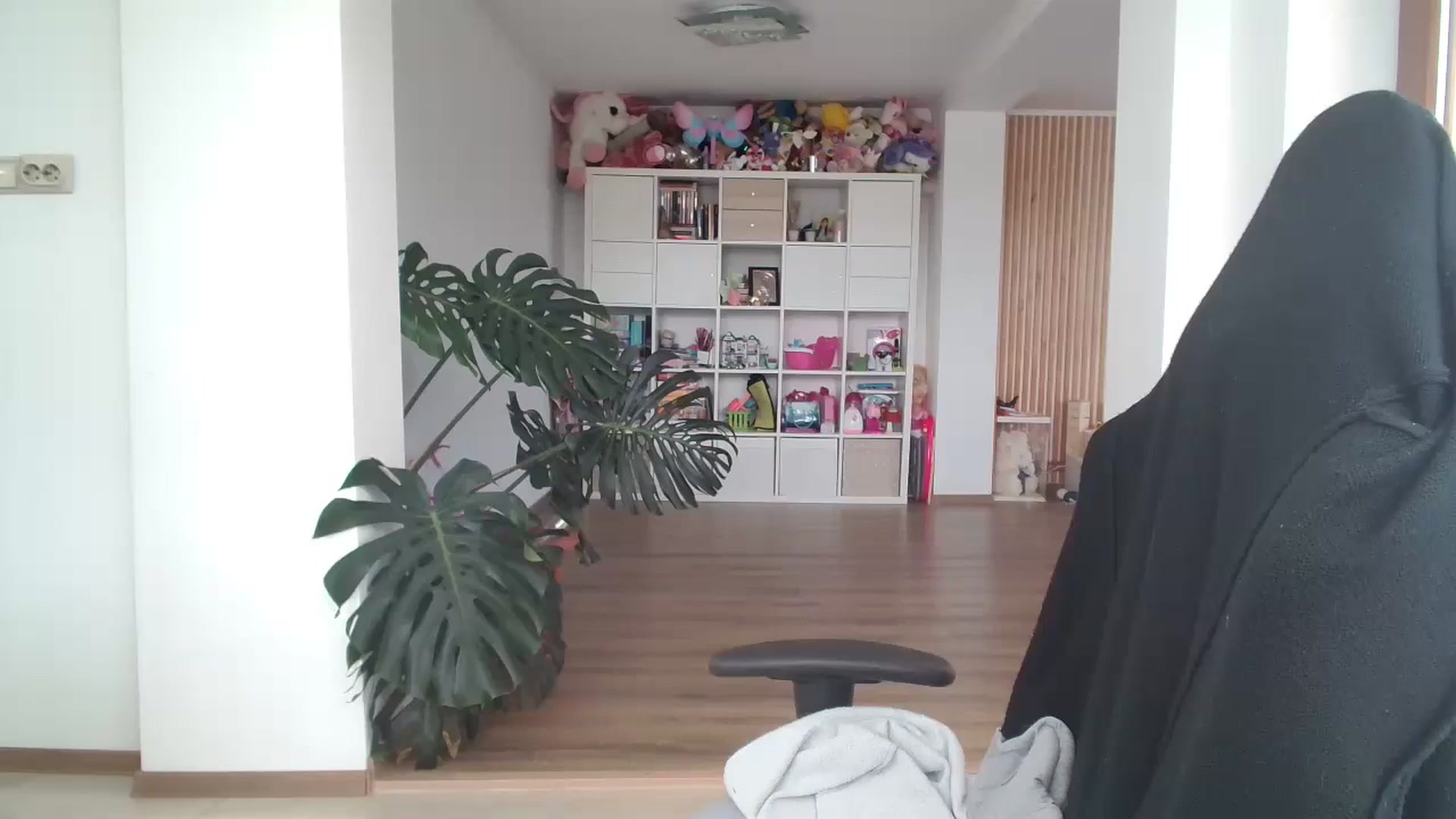 Gallery image thumbnail from Kandy_C's myfreecams stream on, 05/28/2024, 12:43 image 14 of 20