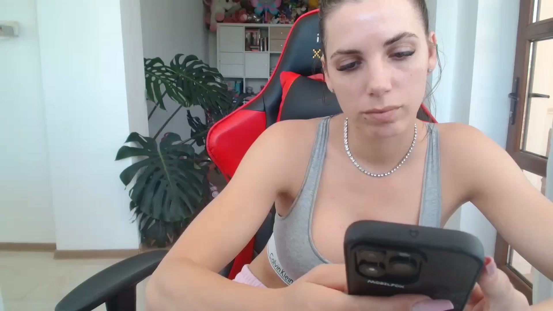 Gallery image thumbnail from Kandy_C's myfreecams stream on, 06/05/2024, 12:53 image 18 of 20