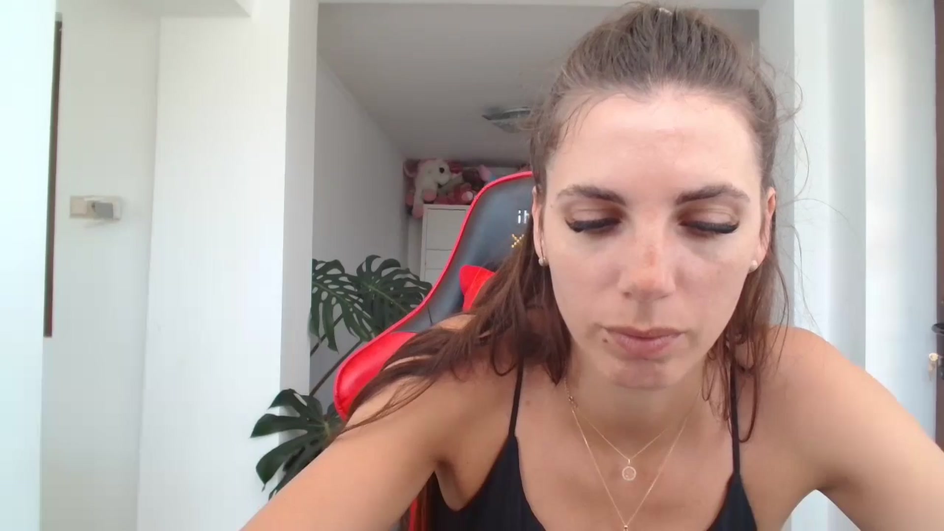 Gallery image thumbnail from Kandy_C's myfreecams stream on, 06/19/2024, 10:28 image 16 of 20