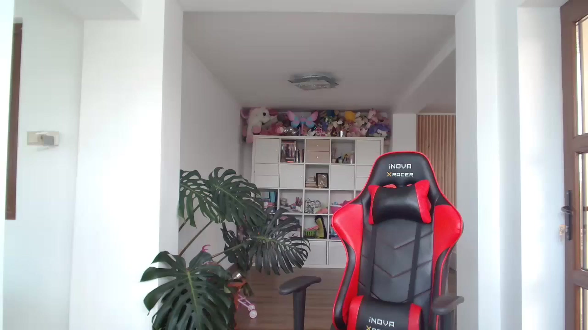 Gallery image thumbnail from Kandy_C's myfreecams stream on, 06/19/2024, 11:40 image 13 of 20