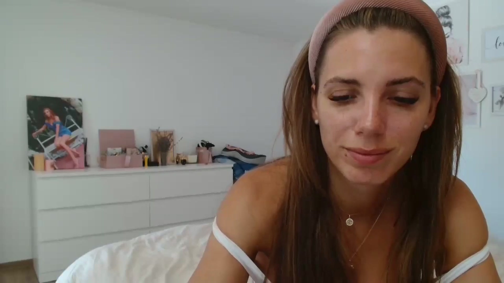 Gallery image thumbnail from Kandy_C's myfreecams stream on, 07/08/2024, 12:38 image 17 of 20